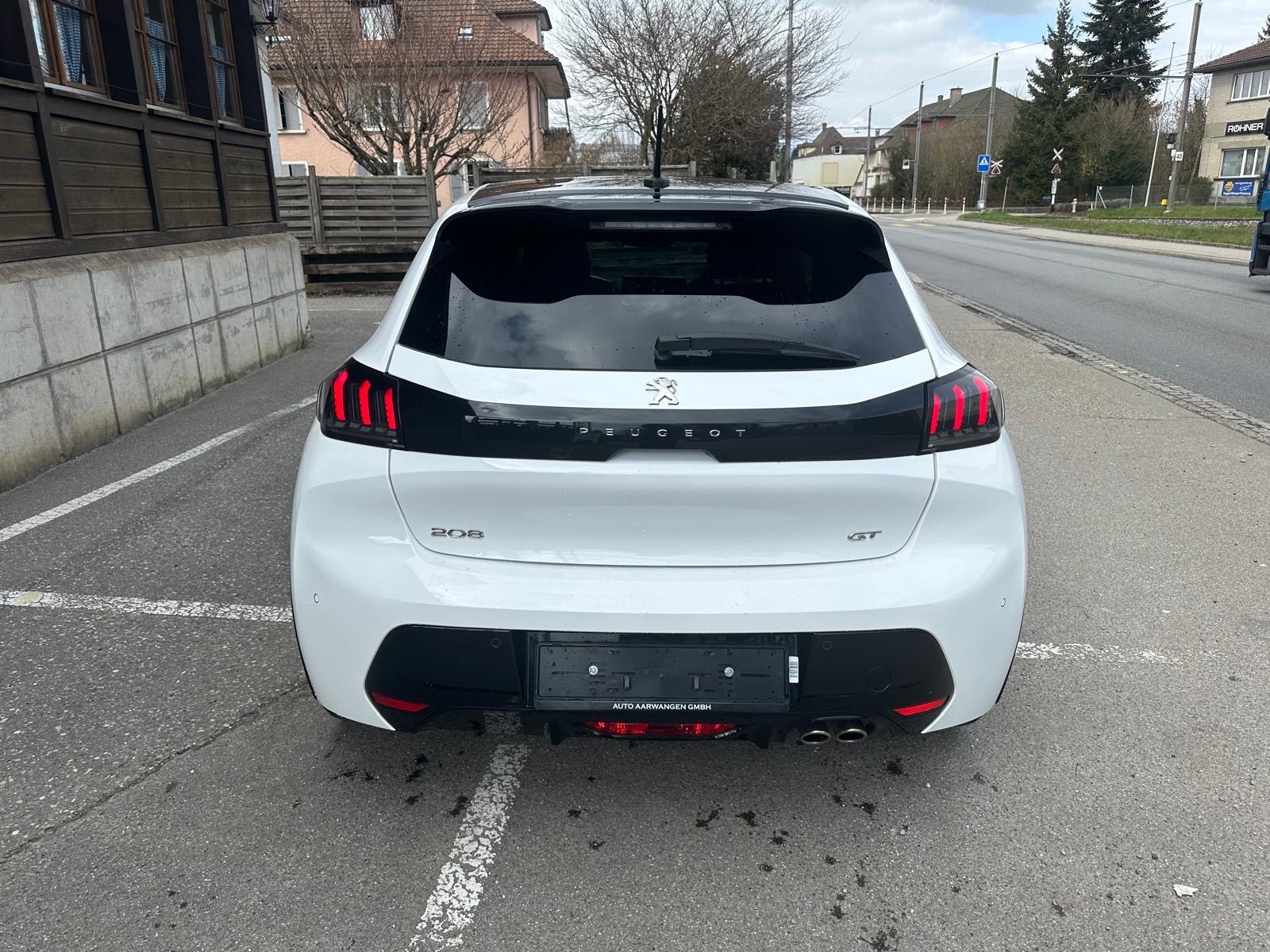 PEUGEOT 208 1.2 PureTech GT EAT8-image-5