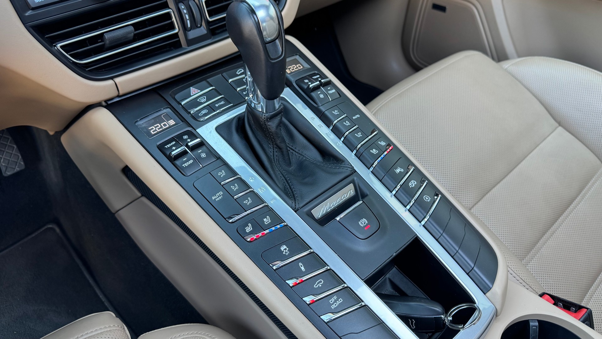PORSCHE Macan Turbo PDK-image-21