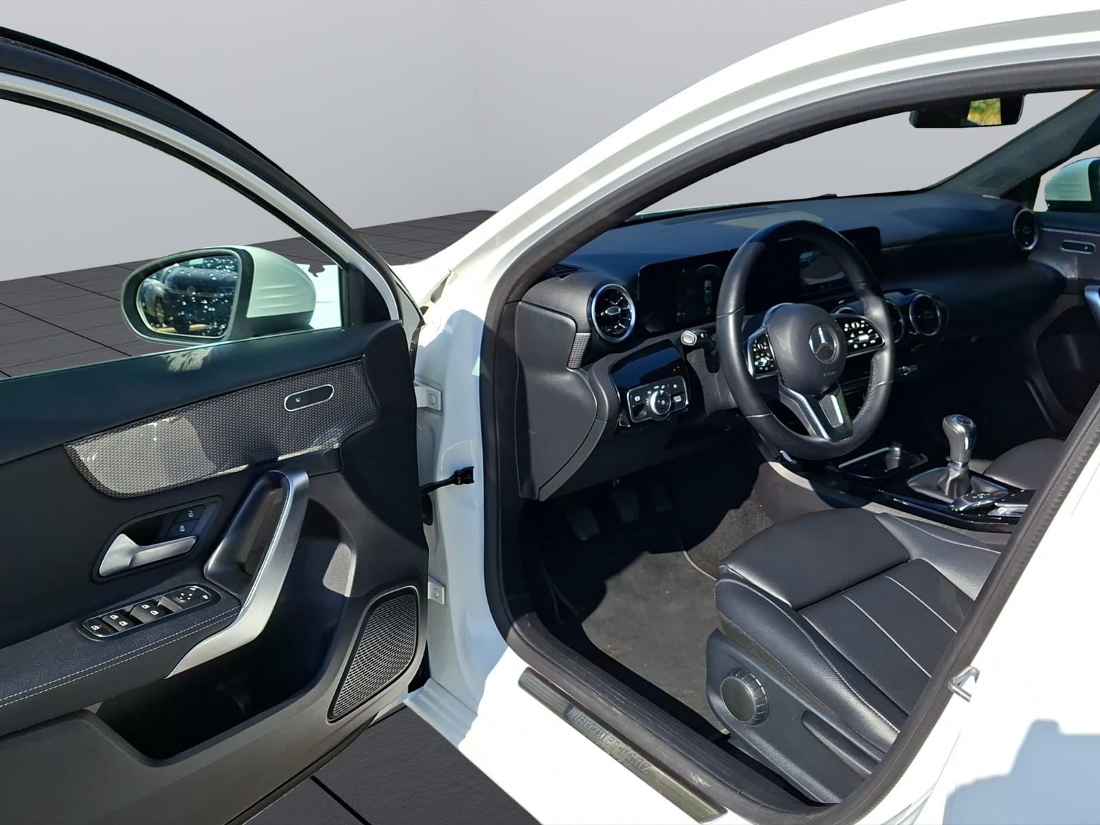 MERCEDES-BENZ A 180-image-11