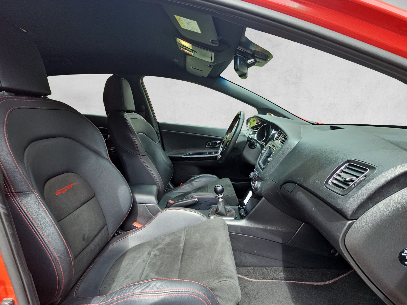 KIA Cee'd 1.6 GDi Turbo GT-image-2