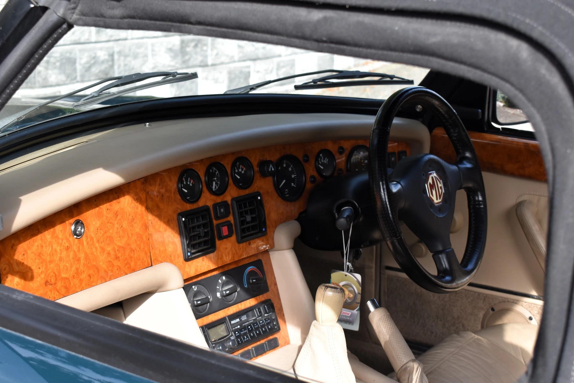 MG R V8 3.9, 200 PS-image-11