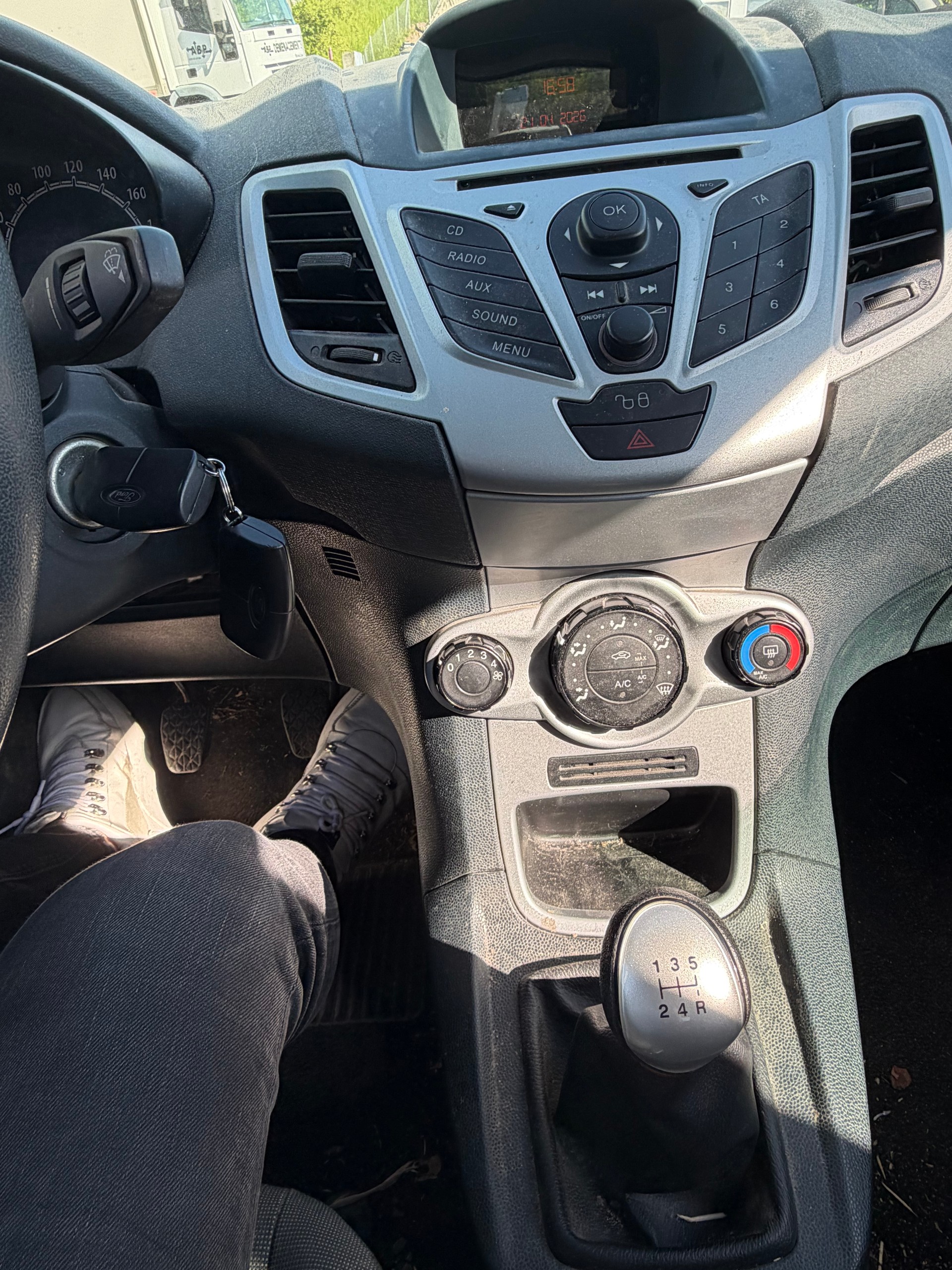 FORD Fiesta 1.25 16V Ambiente-image-1