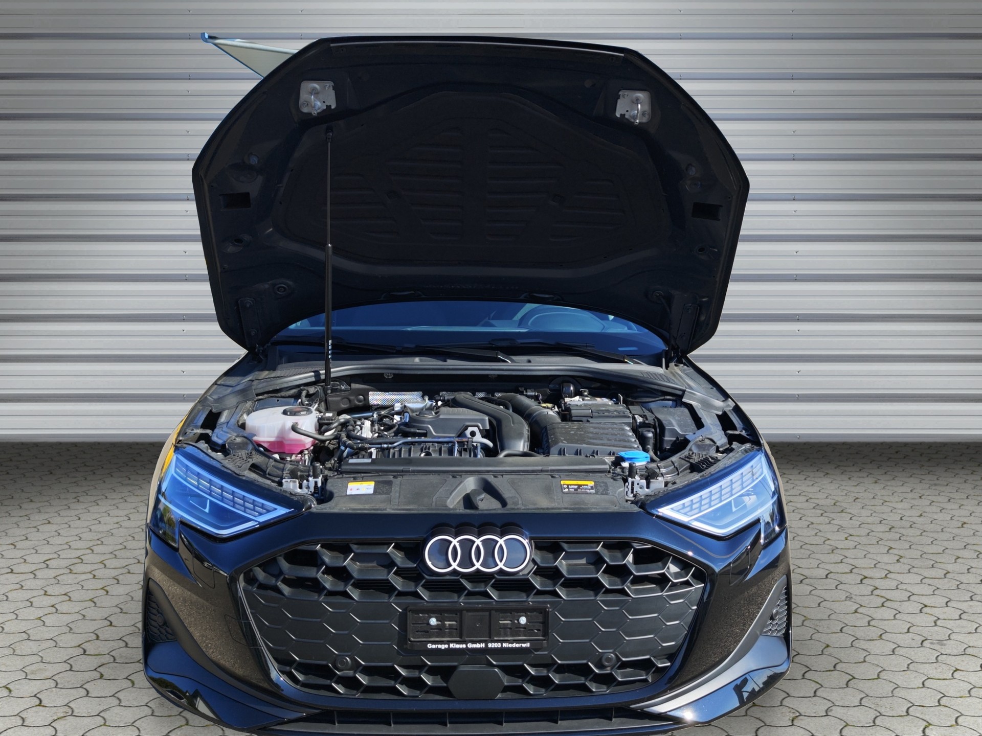 AUDI A3 Sportback 35 TFSI Attraction S-tronic-image-14
