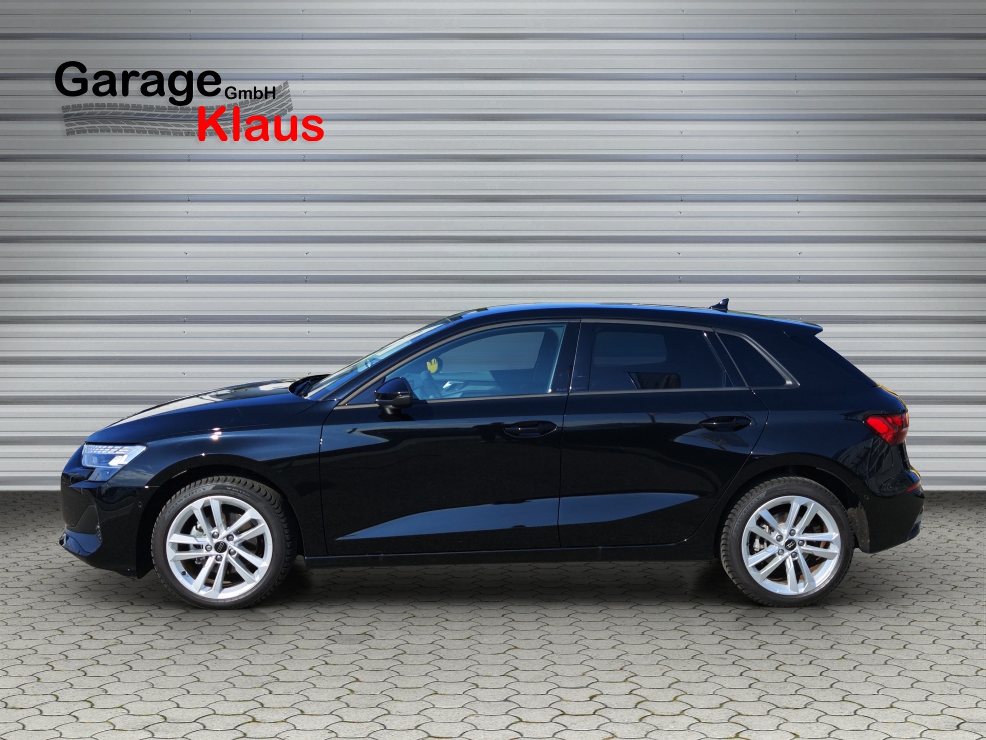 AUDI A3 Sportback 35 TFSI Attraction S-tronic-image-2