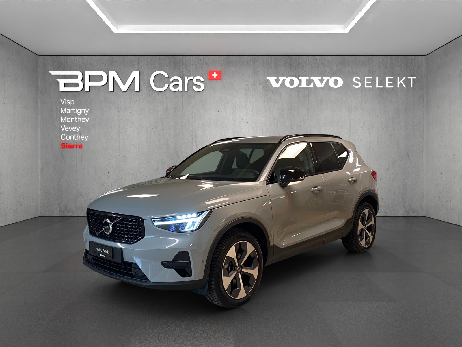 VOLVO XC40 B3 Benzin Mild Hybrid Plus Dark DCT-image-0