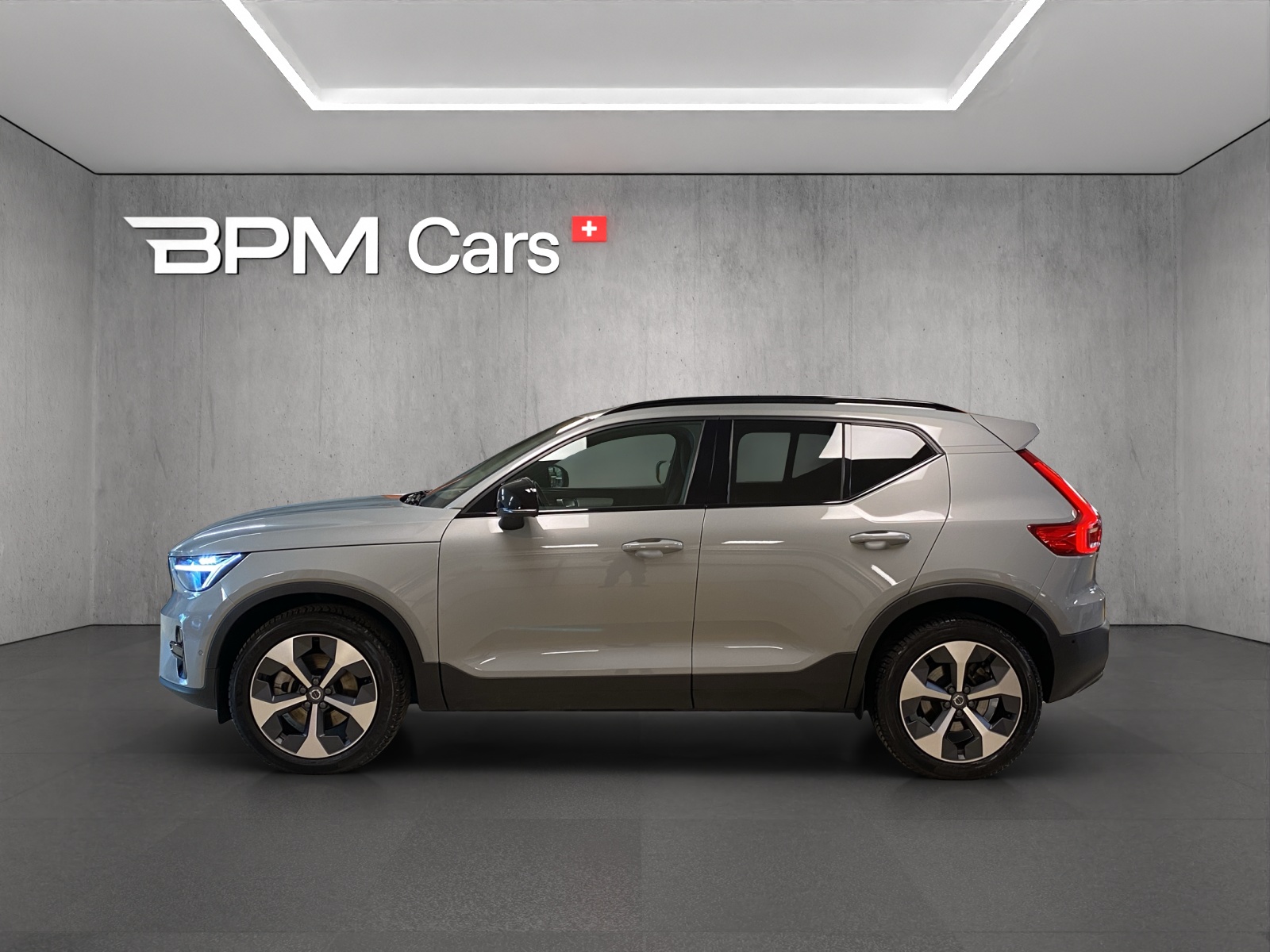 VOLVO XC40 B3 Benzin Mild Hybrid Plus Dark DCT-image-16