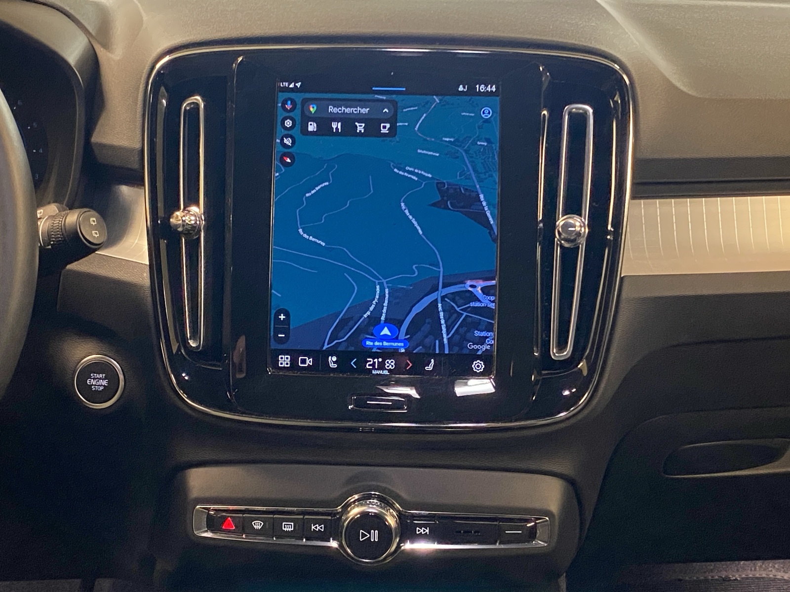 VOLVO XC40 B3 Benzin Mild Hybrid Plus Dark DCT-image-10