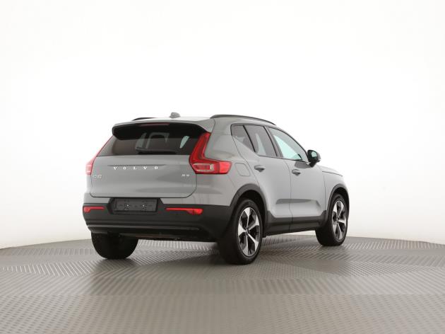 VOLVO XC40 B3 Benzin Mild Hybrid Plus Dark DCT-image-2