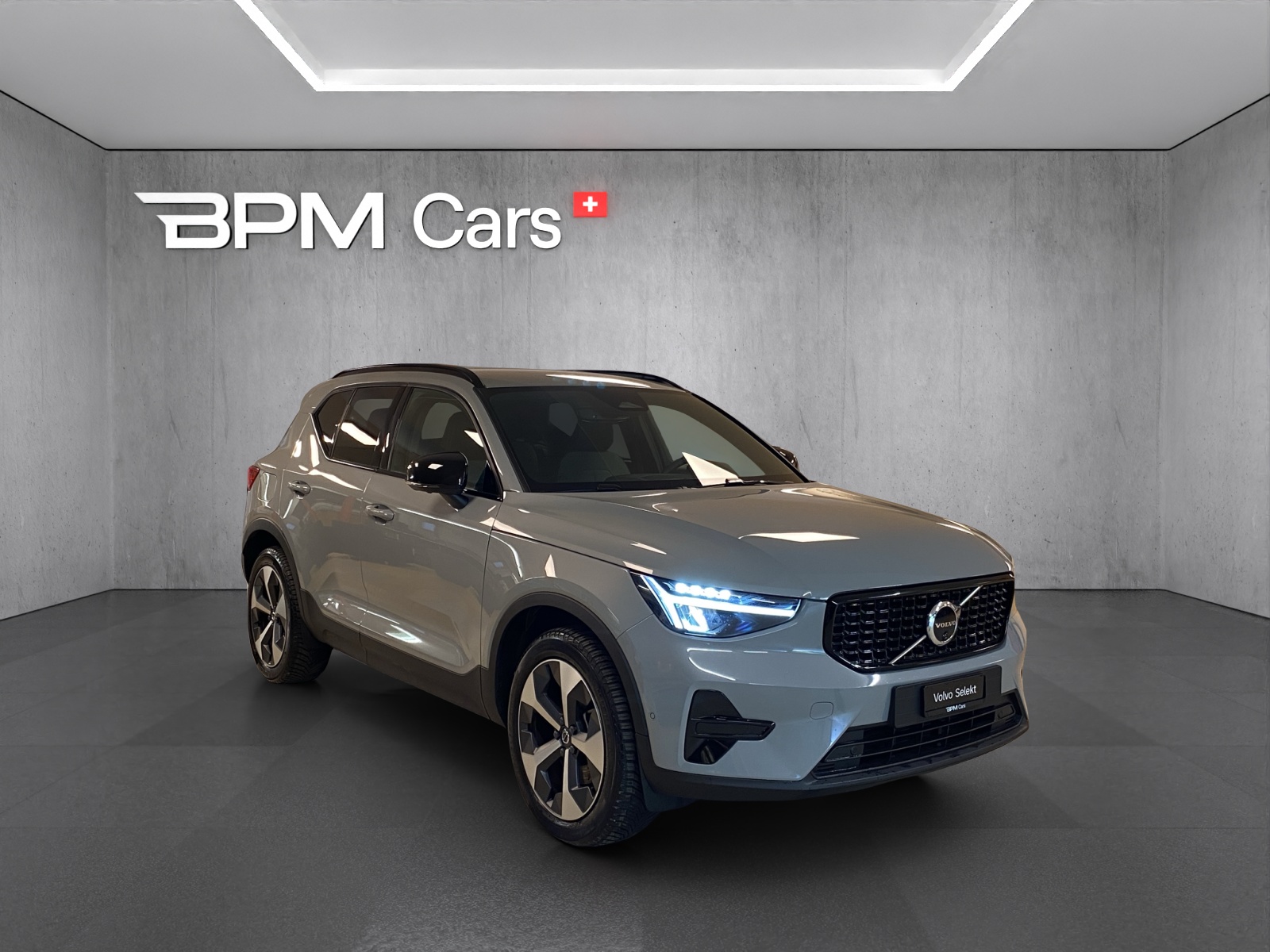 VOLVO XC40 B3 Benzin Mild Hybrid Plus Dark DCT-image-4