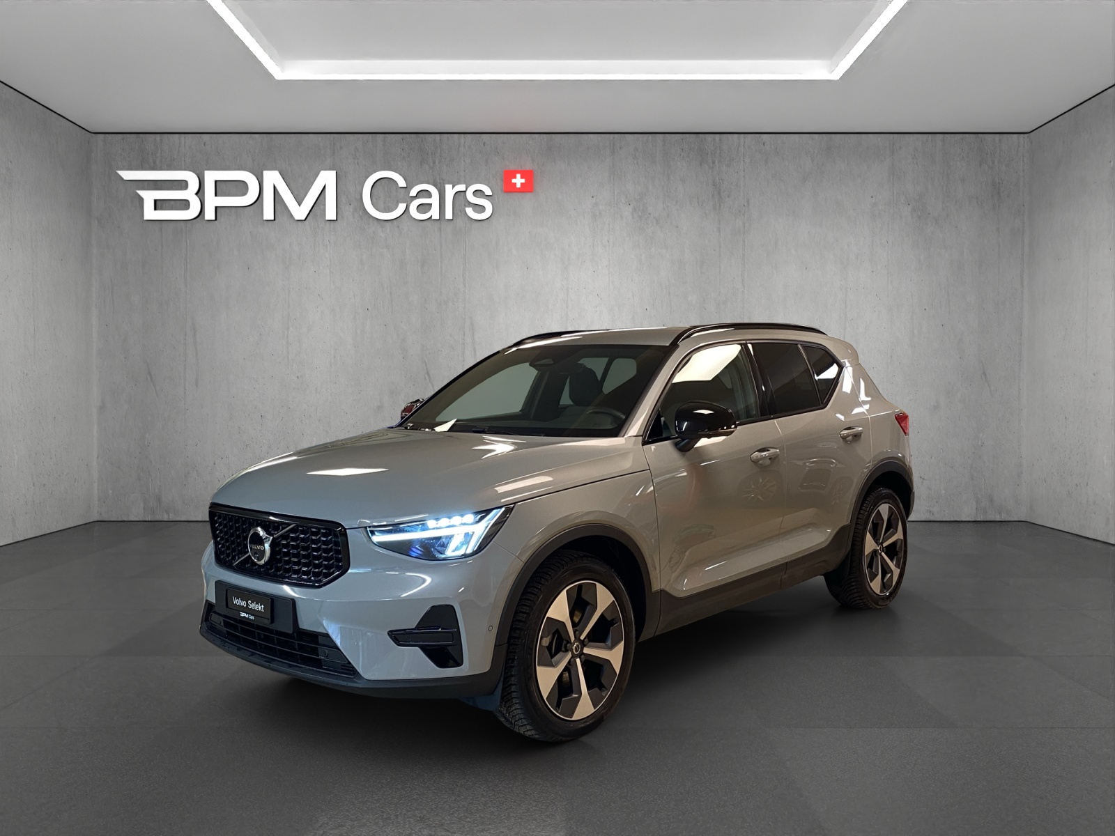 VOLVO XC40 B3 Benzin Mild Hybrid Plus Dark DCT-image-0