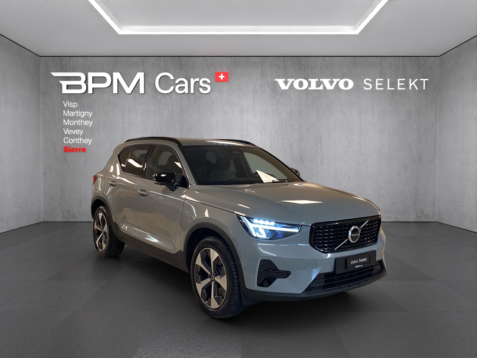 VOLVO XC40 B3 Benzin Mild Hybrid Plus Dark DCT-image-4