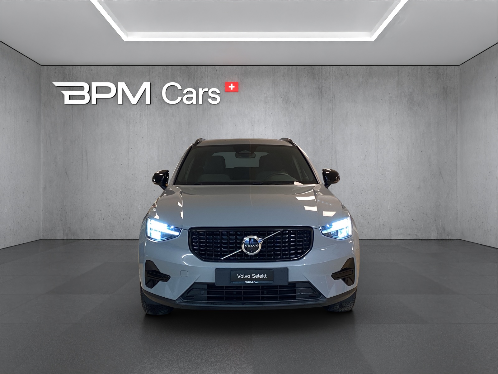 VOLVO XC40 B3 Benzin Mild Hybrid Plus Dark DCT-image-2