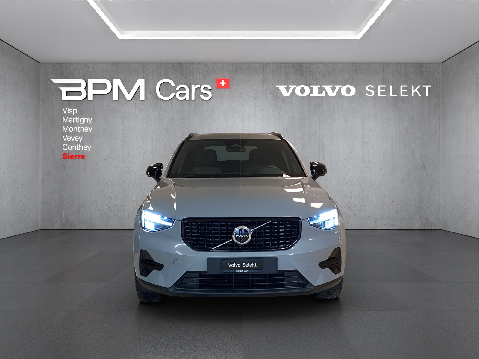 VOLVO XC40 B3 Benzin Mild Hybrid Plus Dark DCT-image-2