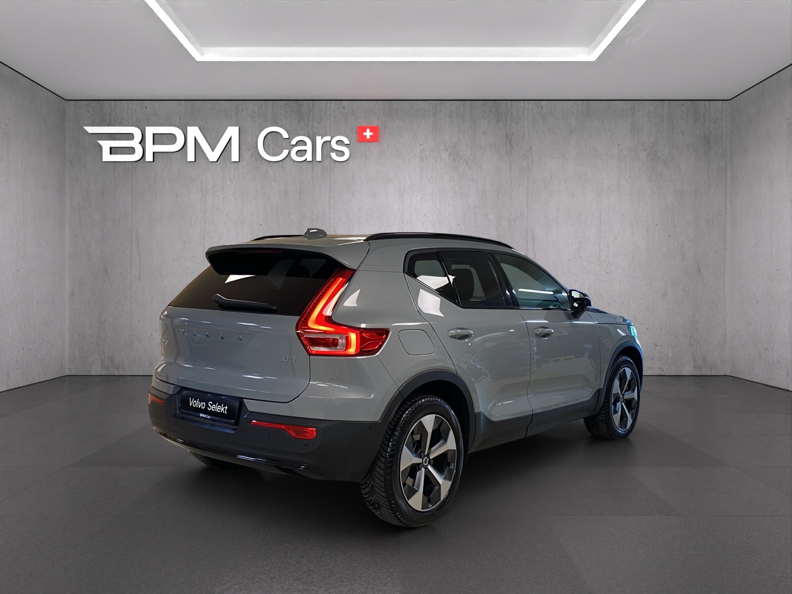 VOLVO XC40 B3 Benzin Mild Hybrid Plus Dark DCT-image-1