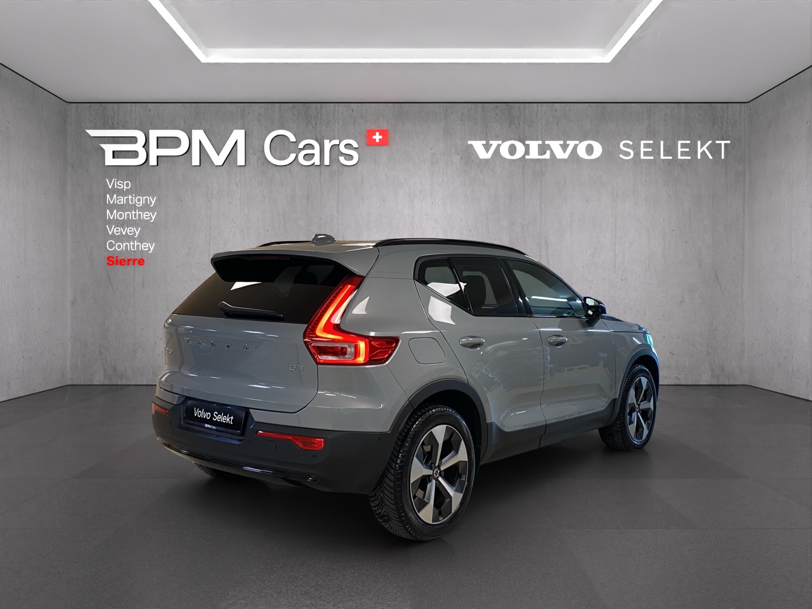 VOLVO XC40 B3 Benzin Mild Hybrid Plus Dark DCT-image-1