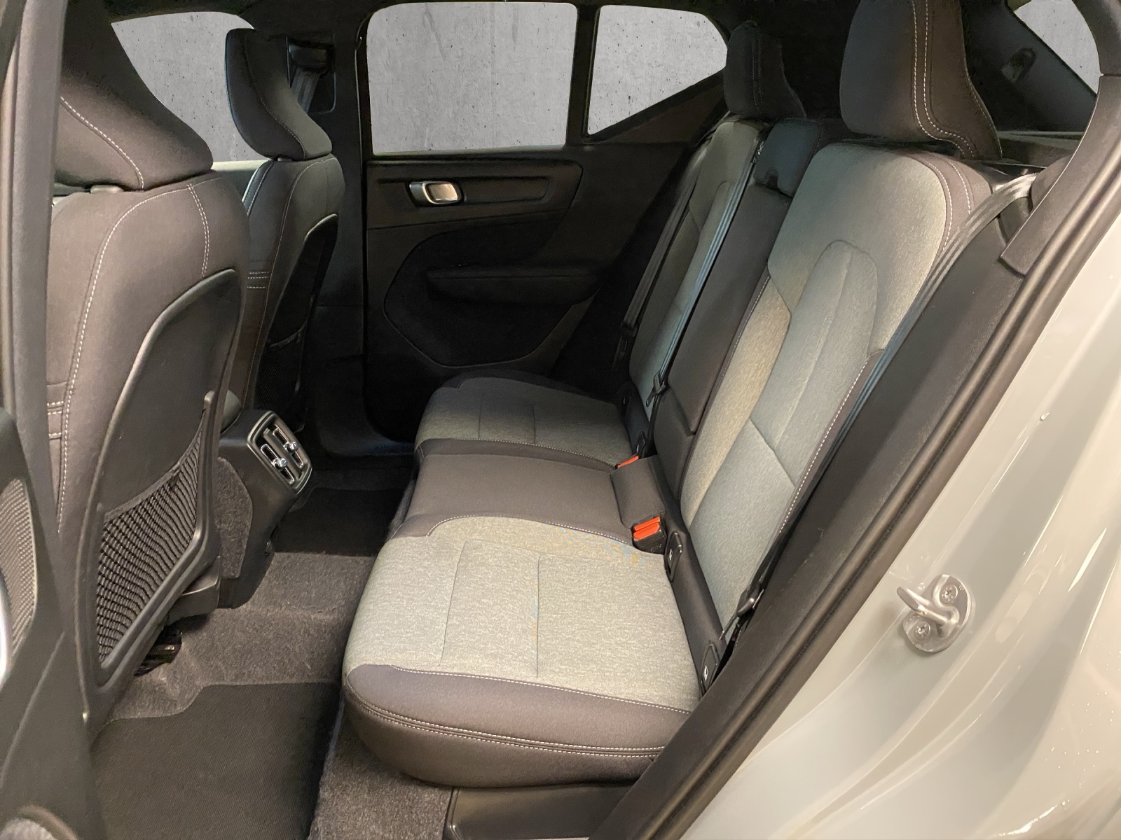 VOLVO XC40 B3 Benzin Mild Hybrid Plus Dark DCT-image-12