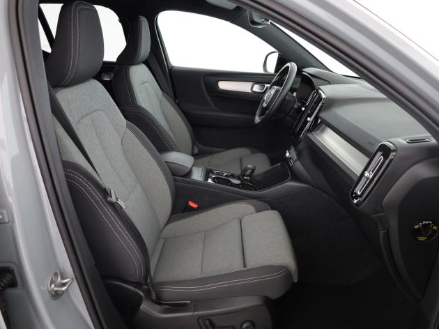 VOLVO XC40 B3 Benzin Mild Hybrid Plus Dark DCT-image-3