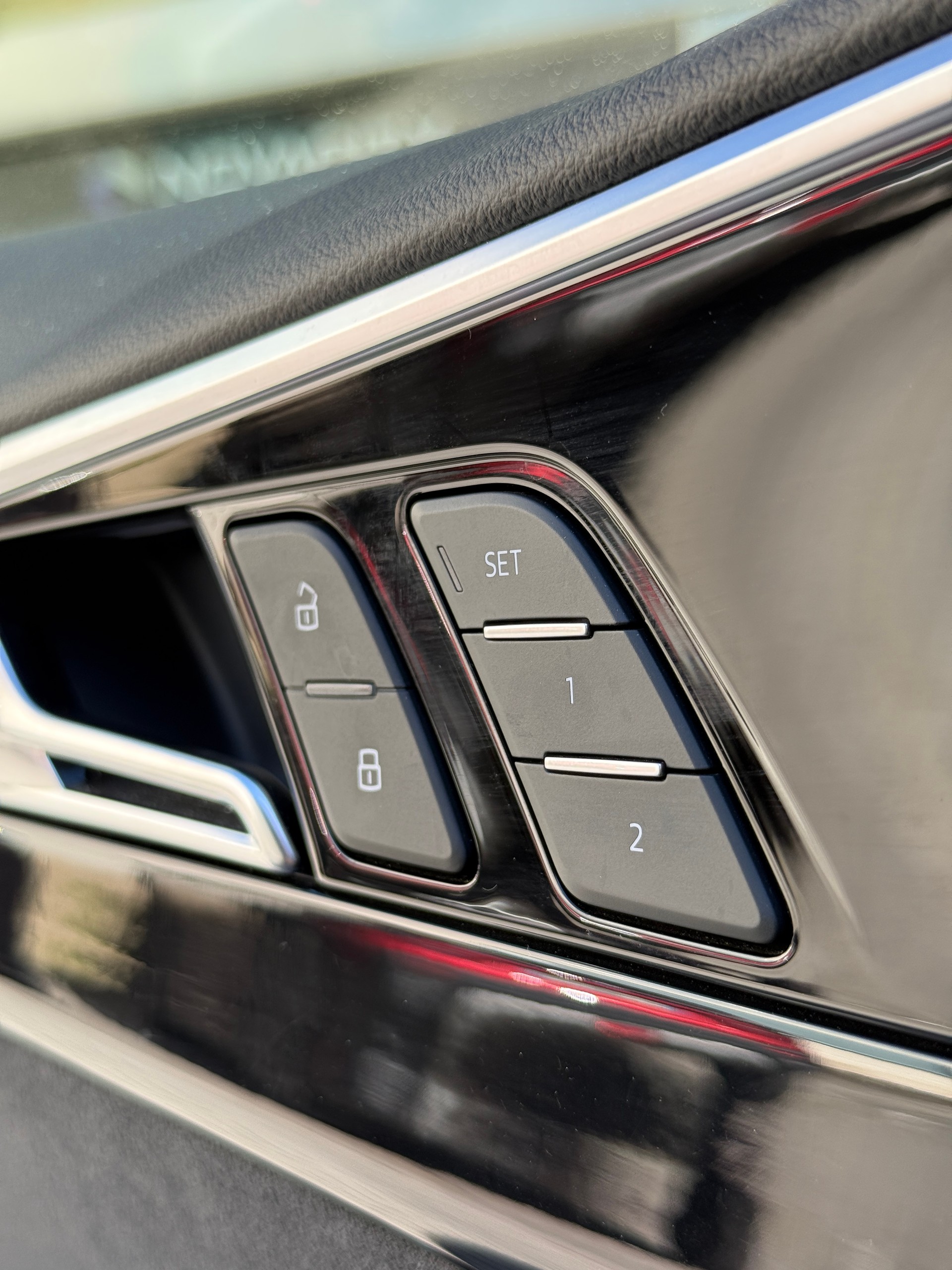 AUDI RS4 Avant quattro tiptronic-image-9