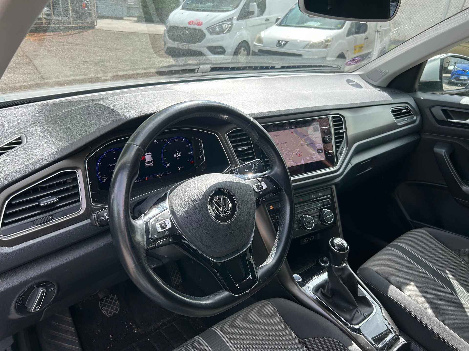 VW T-Roc 1.5 TSI EVO Advance-image-12