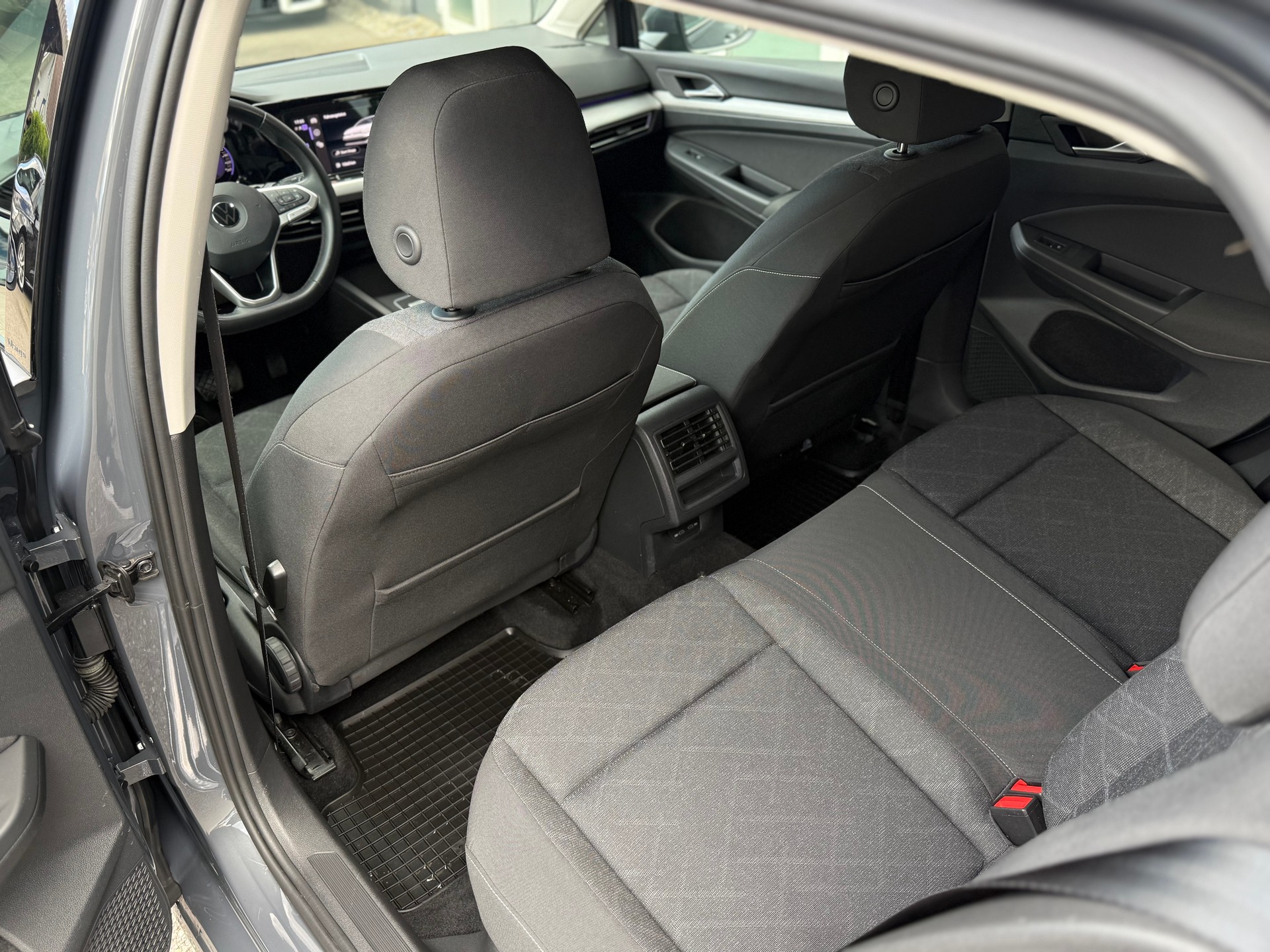 VW Golf 2.0 TDI Style DSG-image-11