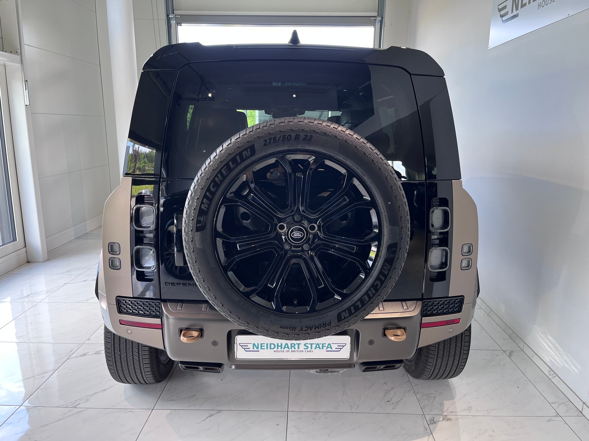 LAND ROVER Defender 110 4.4 V8 OCTA-image-3