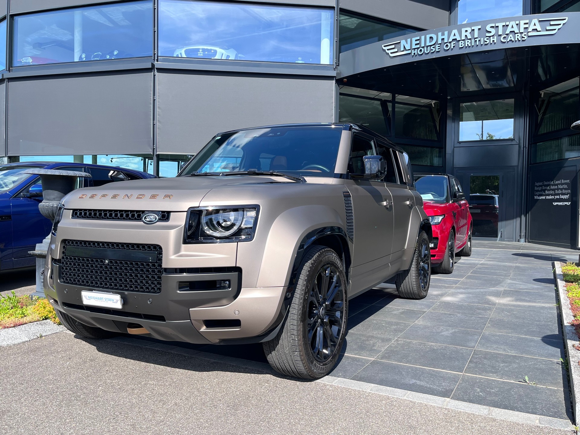 LAND ROVER Defender 110 4.4 V8 OCTA-image-0