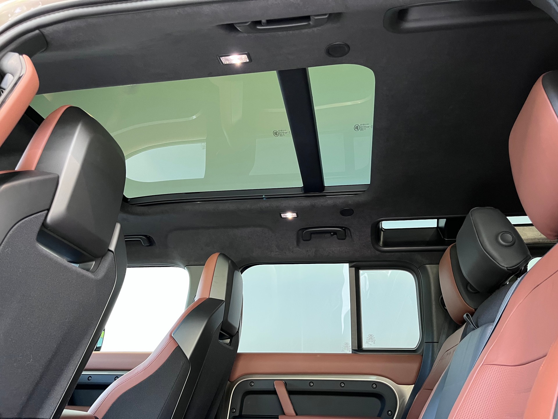 LAND ROVER Defender 110 4.4 V8 OCTA-image-7