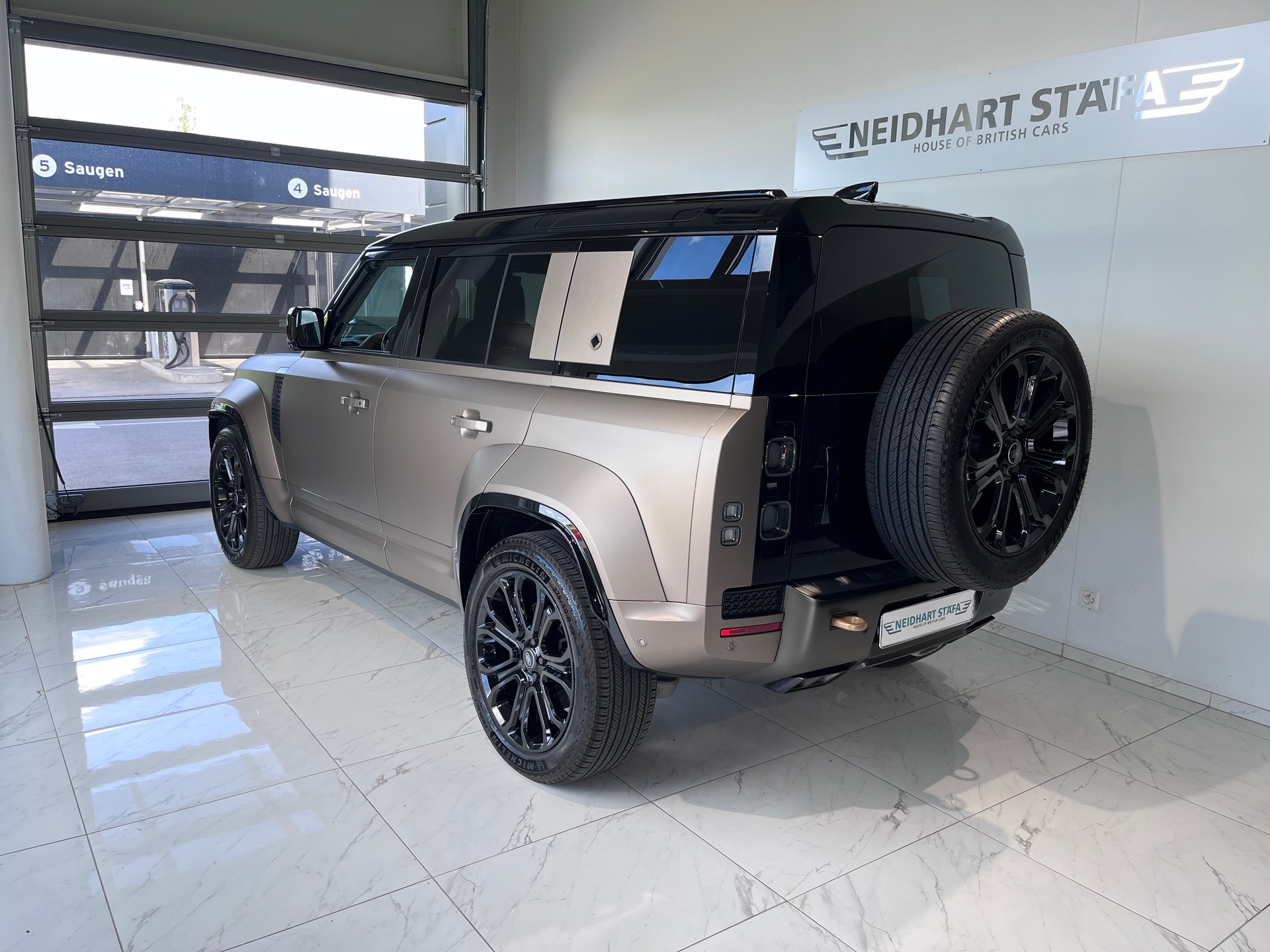 LAND ROVER Defender 110 4.4 V8 OCTA-image-2