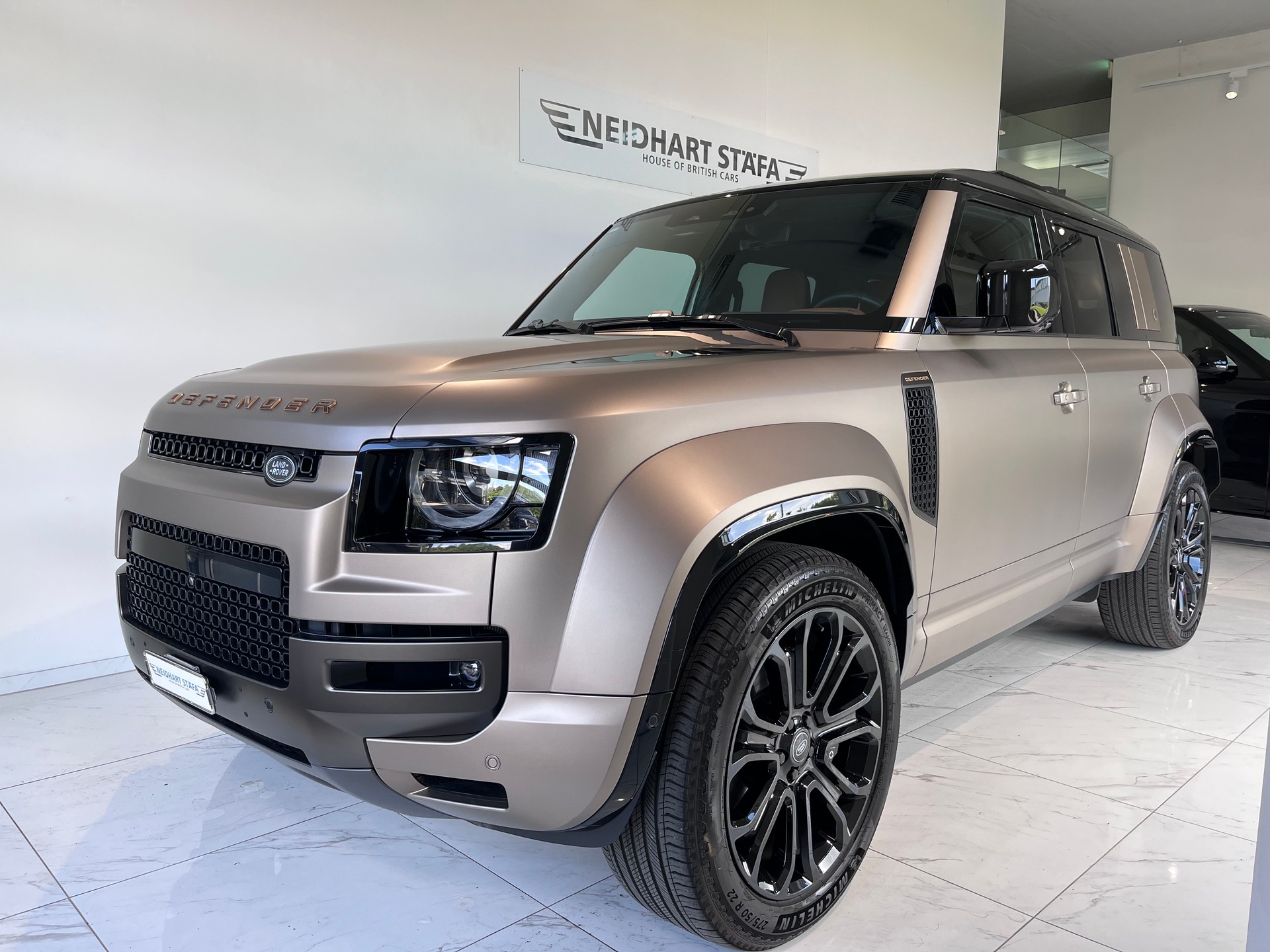 LAND ROVER Defender 110 4.4 V8 OCTA-image-1