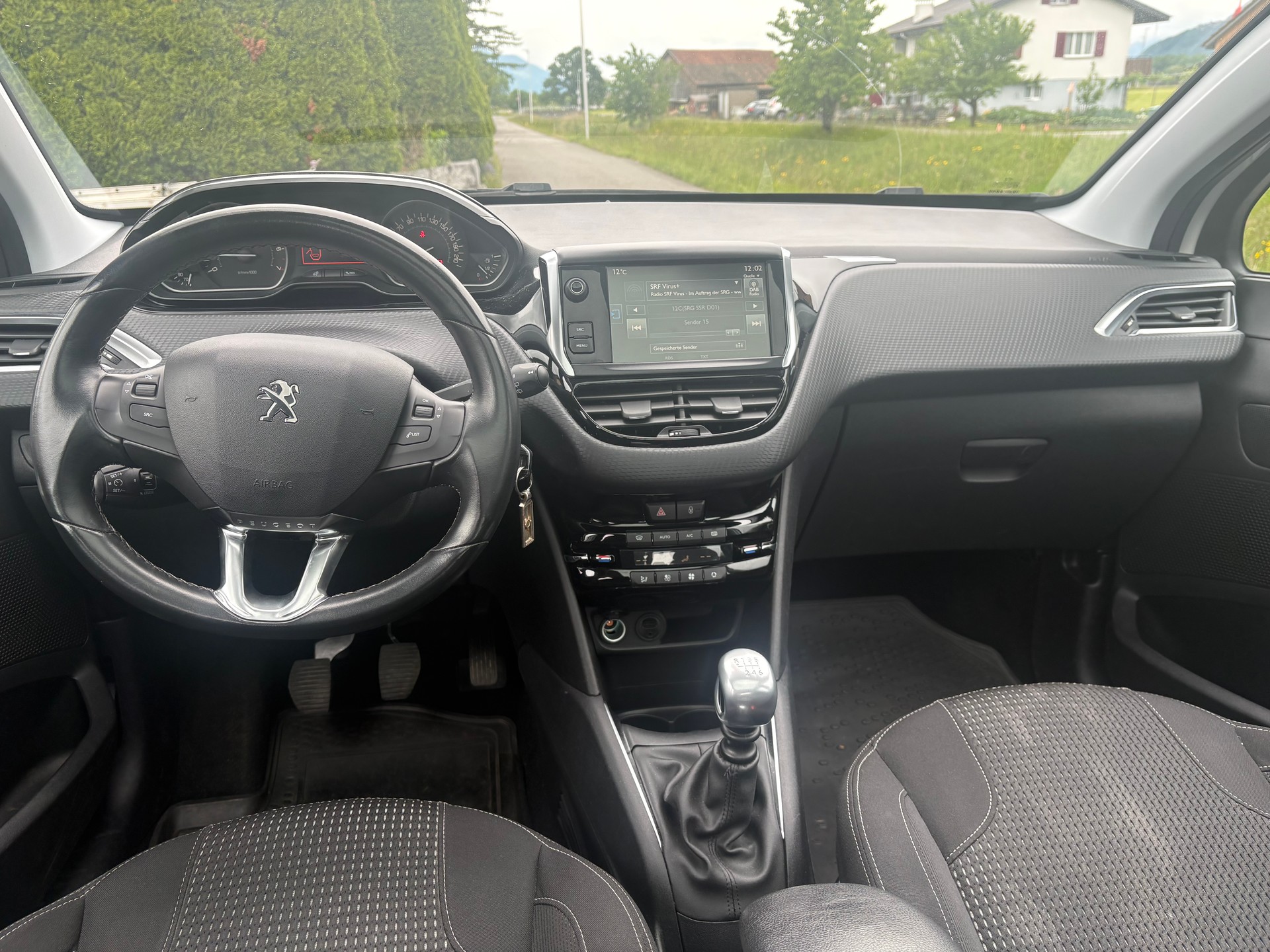 PEUGEOT 208 1.6 THP Allure-image-6