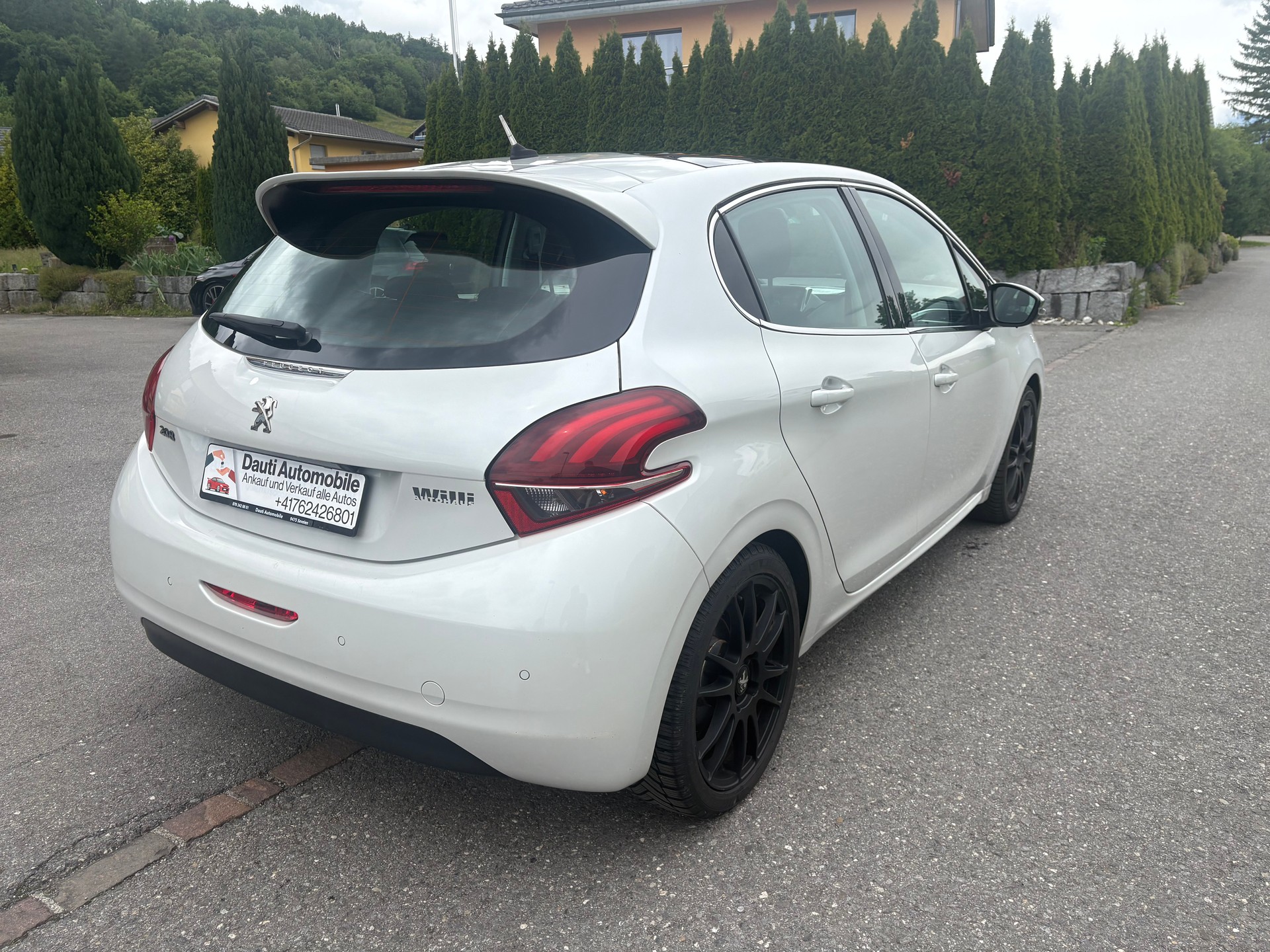 PEUGEOT 208 1.6 THP Allure-image-2