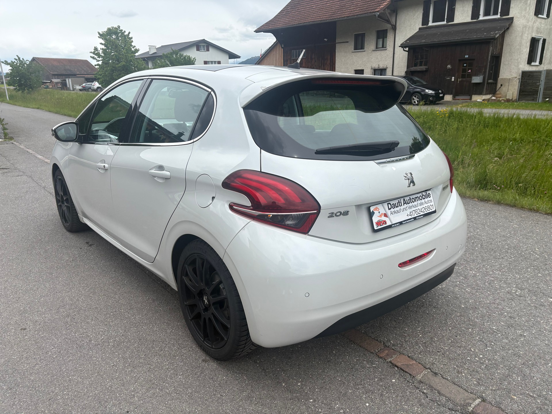 PEUGEOT 208 1.6 THP Allure-image-4