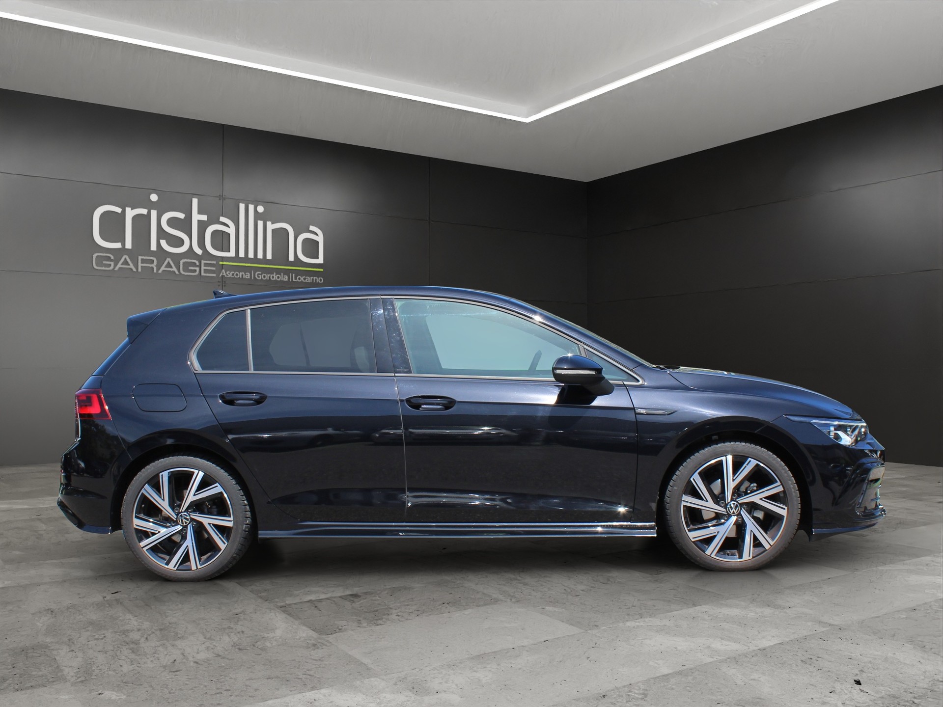 VW Golf VIII 1.5 eTSI R-Line DSG-image-4
