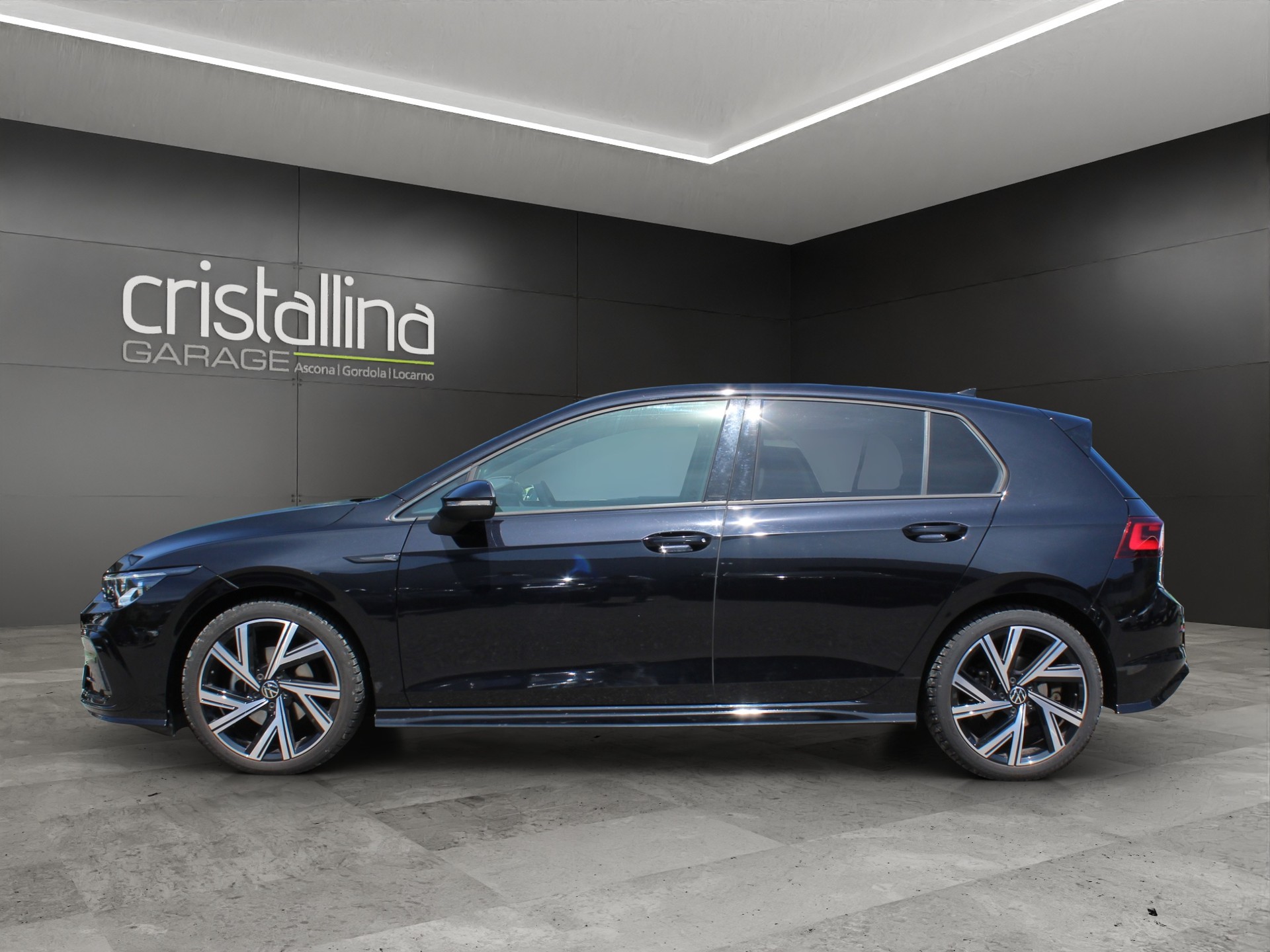 VW Golf VIII 1.5 eTSI R-Line DSG-showroom-element-1
