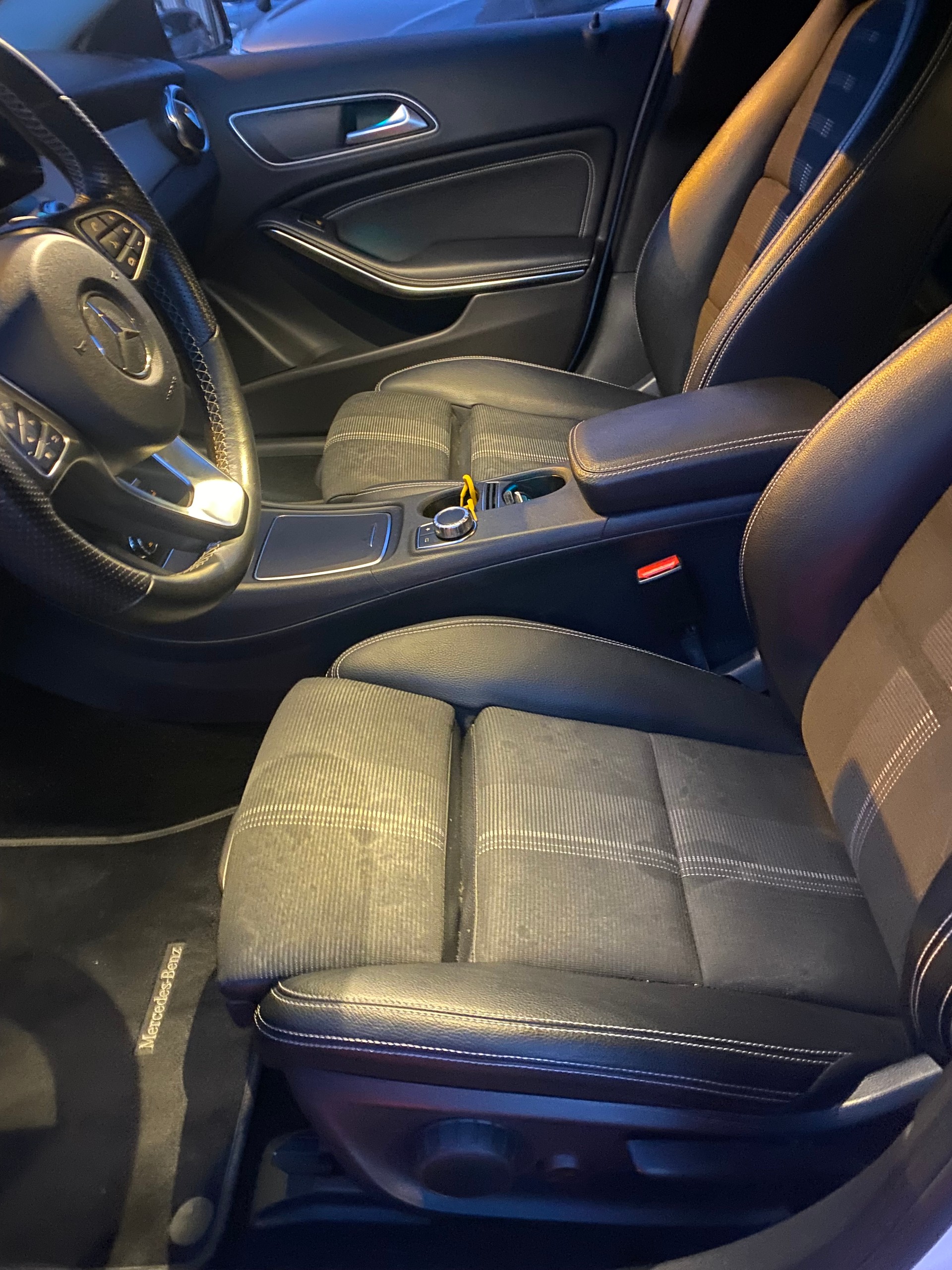 MERCEDES-BENZ GLA 200 *8 Fach bereit & Frish ab MFK* AMG Line-image-11