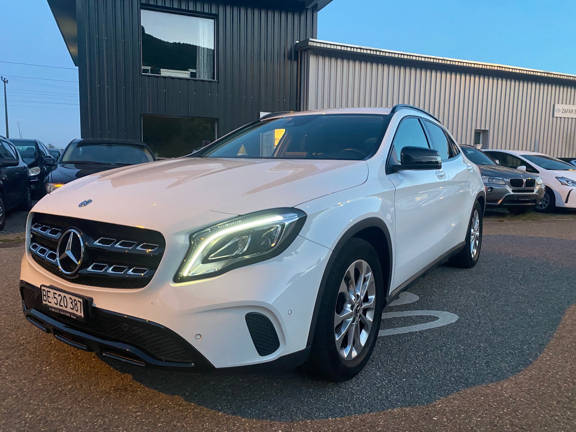 MERCEDES-BENZ GLA 200 *8 Fach bereit & Frish ab MFK* AMG Line