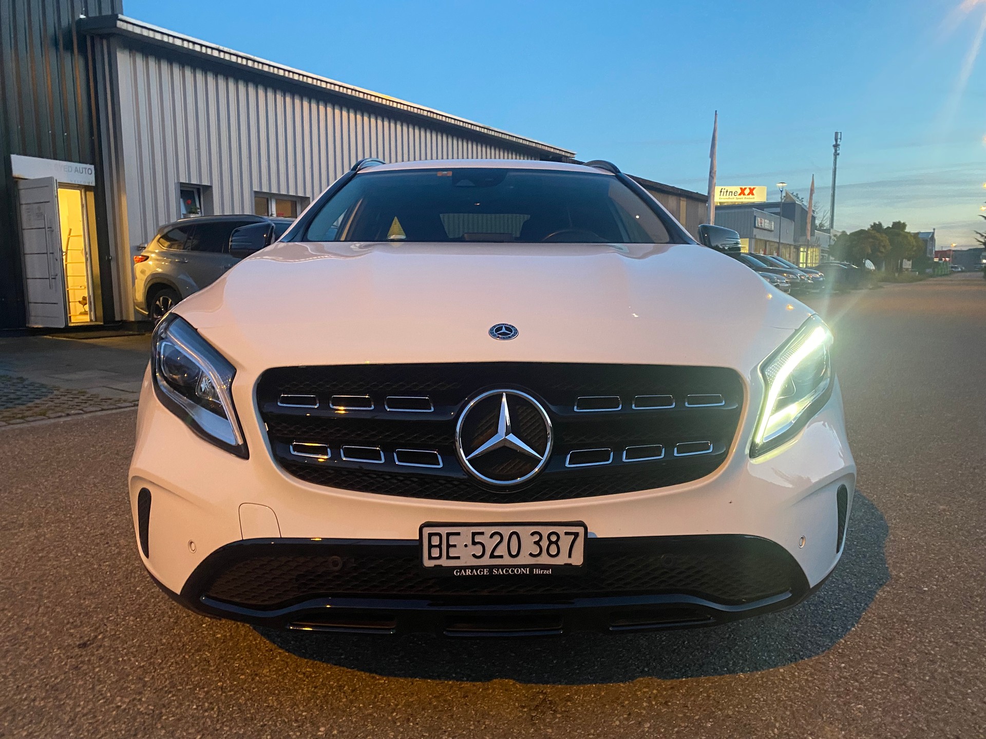 MERCEDES-BENZ GLA 200 *8 Fach bereit & Frish ab MFK* AMG Line-image-1