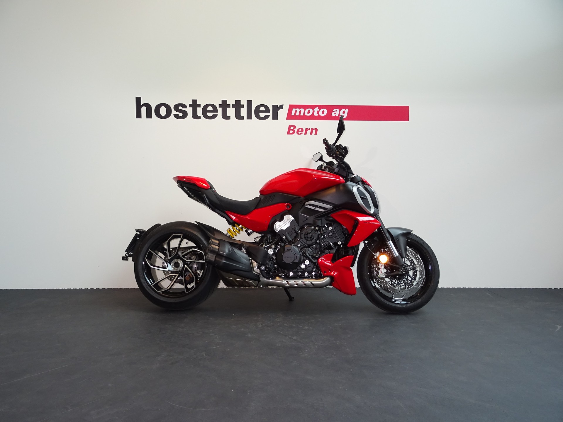 DUCATI Diavel V4-showroom-element-1