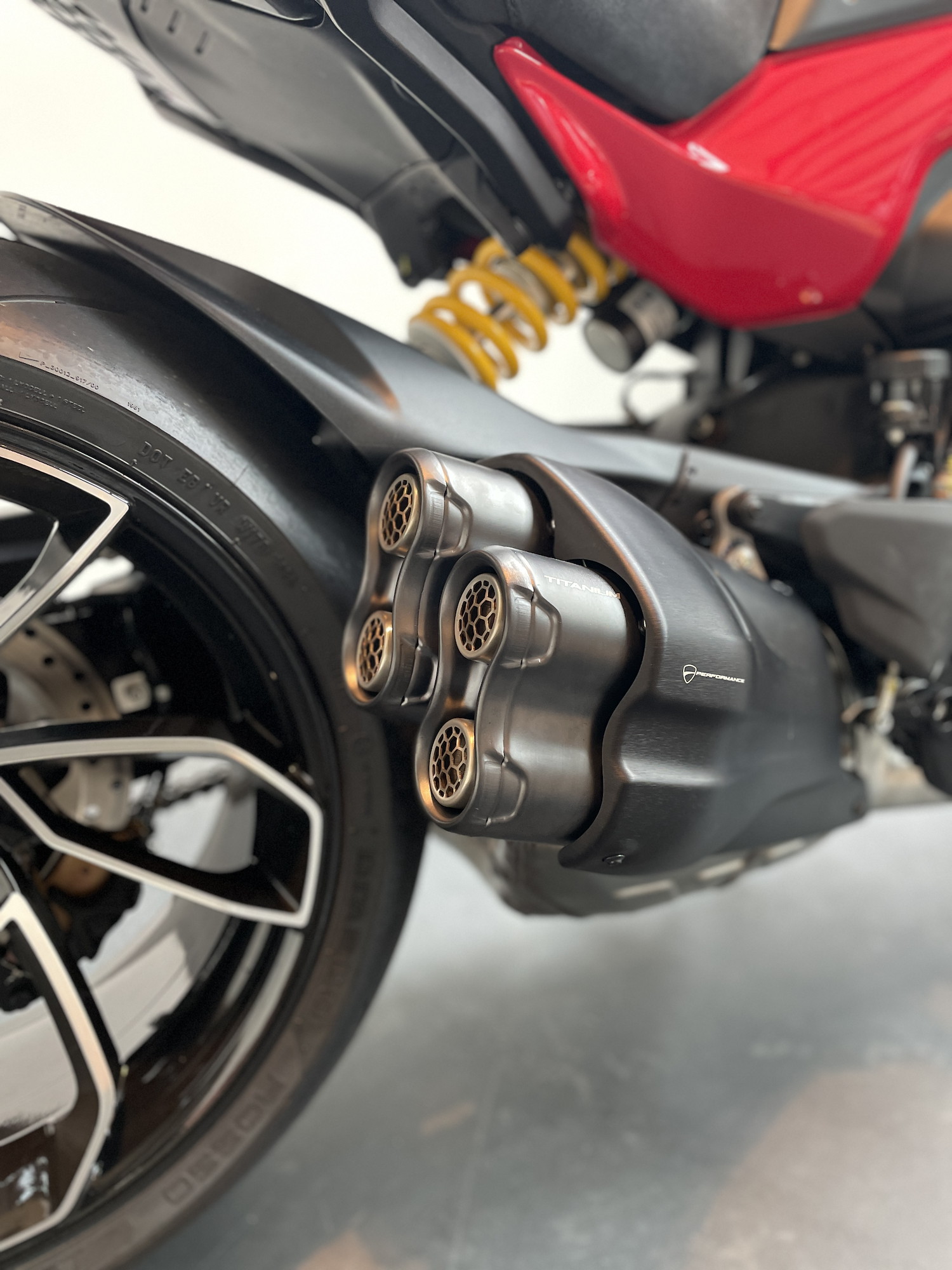 DUCATI Diavel V4-image-4