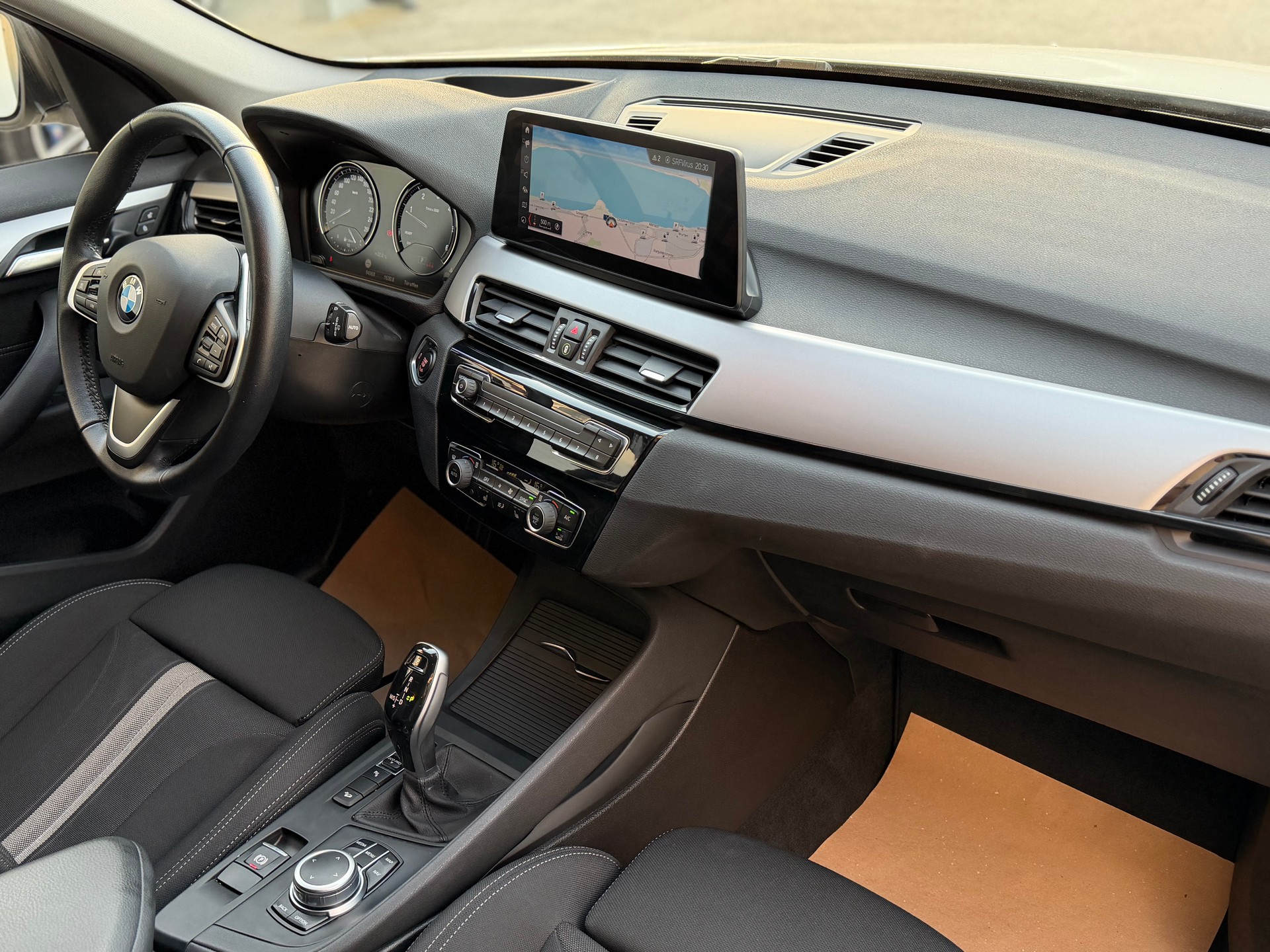 BMW X1 xDrive 18d Essential Edition Steptronic-image-15