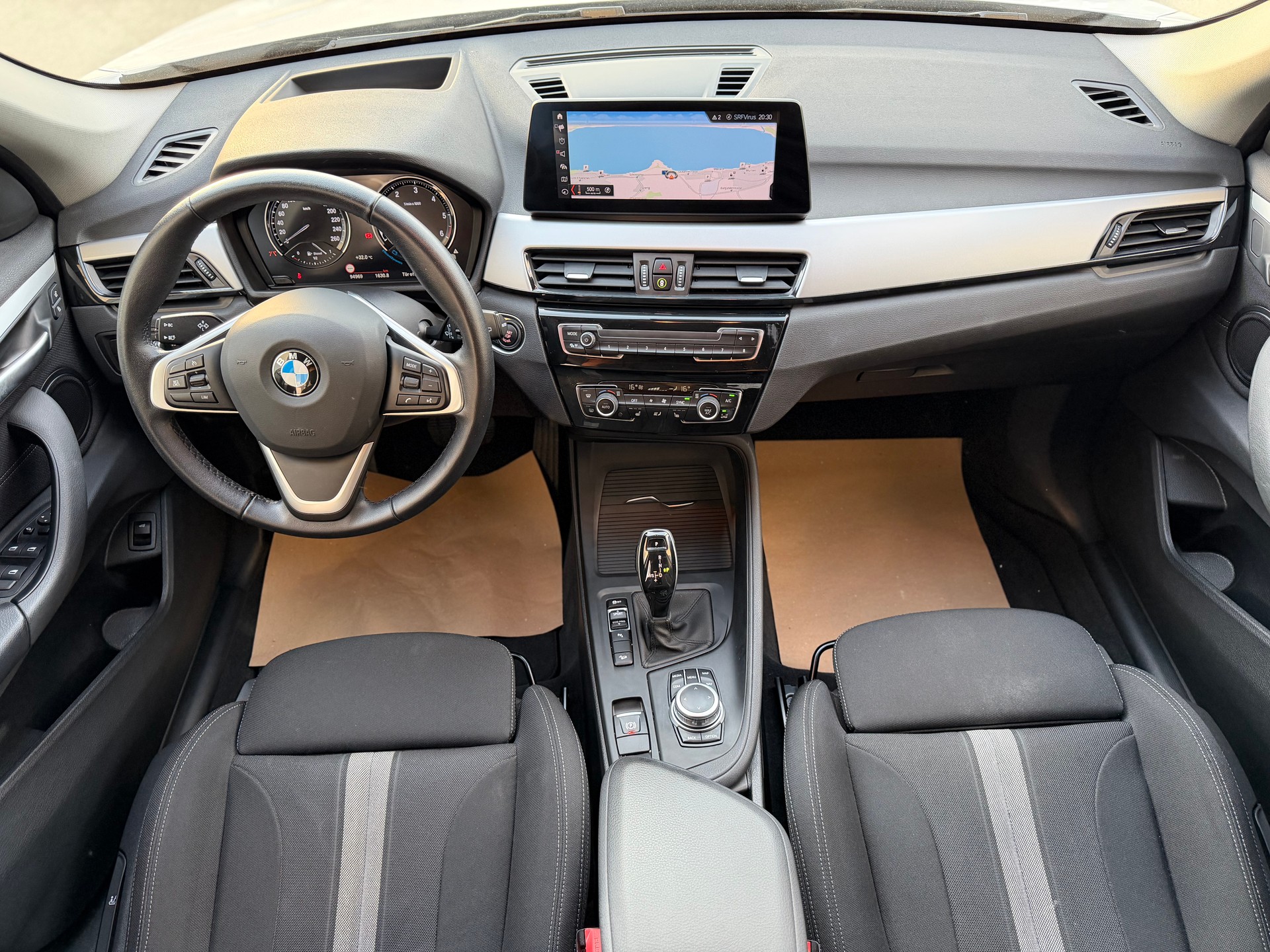 BMW X1 xDrive 18d Essential Edition Steptronic-image-12