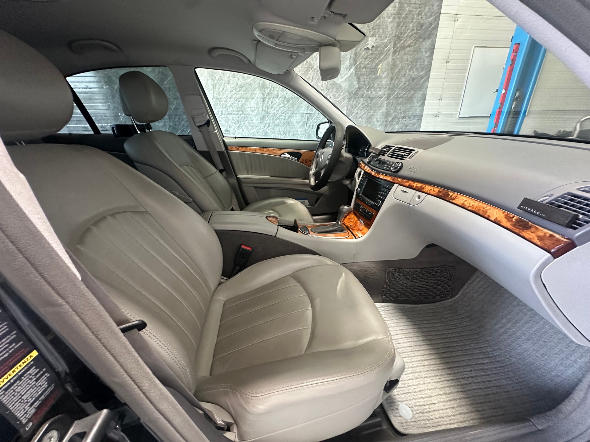 MERCEDES-BENZ E 320 CDI Elégance 7G-Tronic-image-13