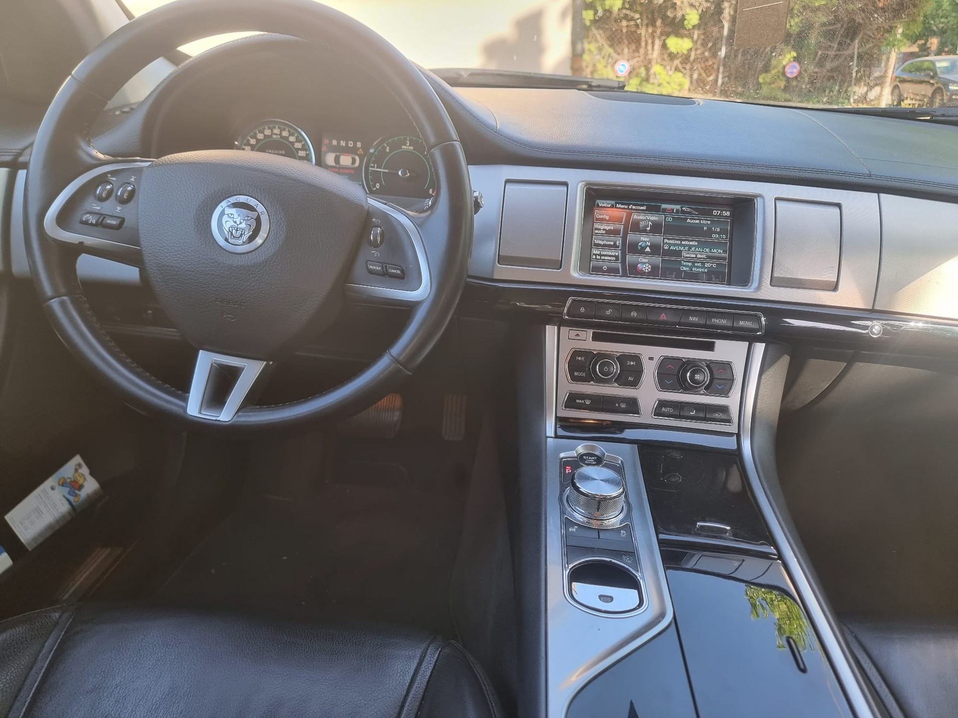 JAGUAR XF 2.2d-image-13