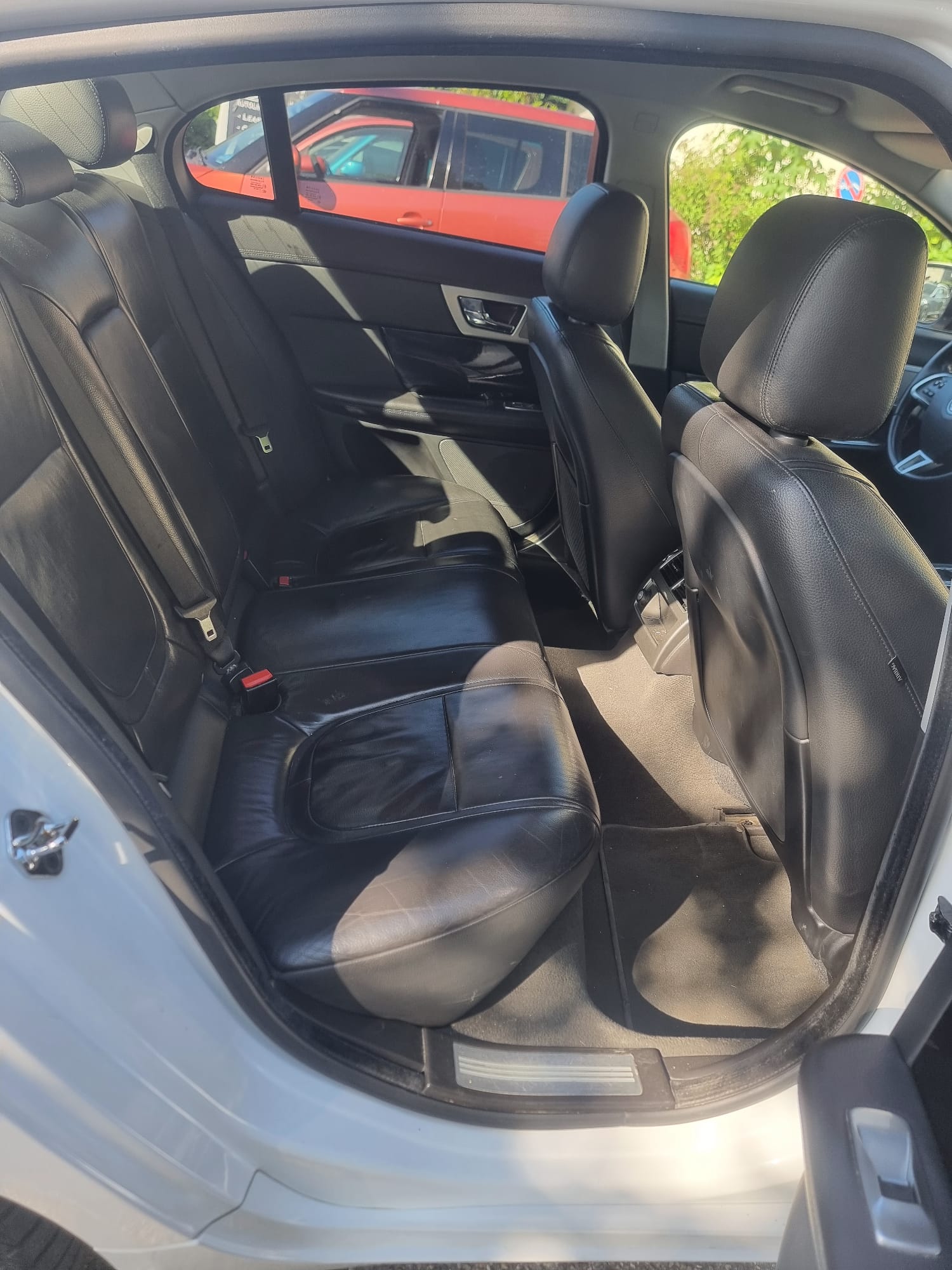 JAGUAR XF 2.2d-image-11