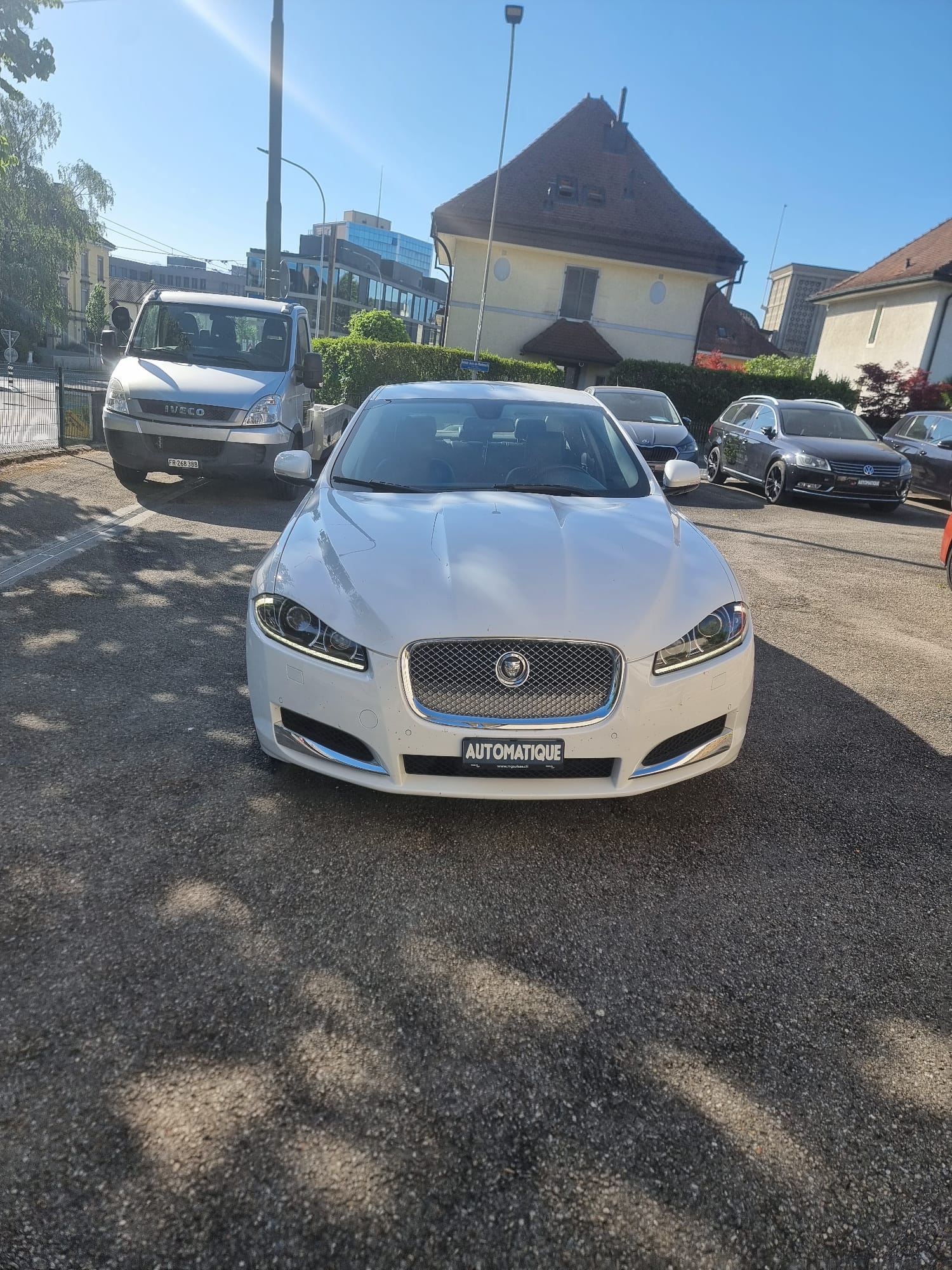 JAGUAR XF 2.2d-image-2