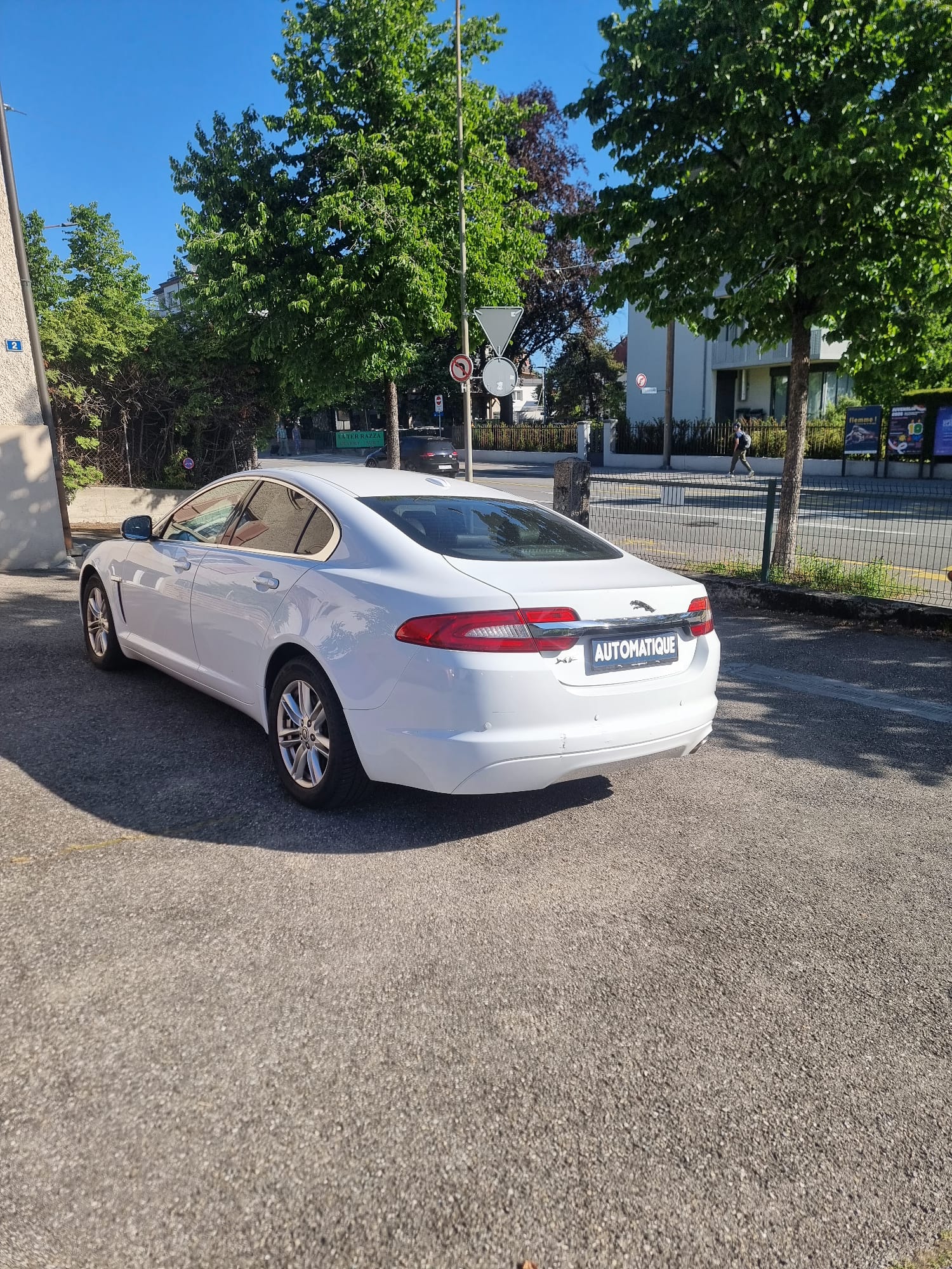 JAGUAR XF 2.2d-image-4