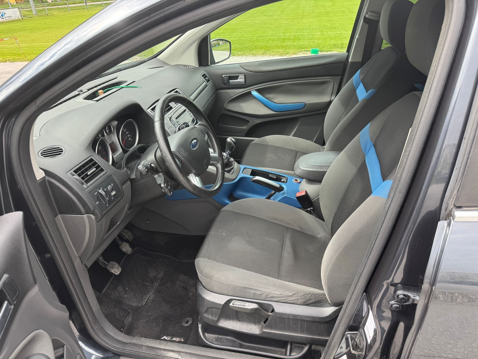 FORD Kuga 2.5 Turbo Carving 4WD-image-6