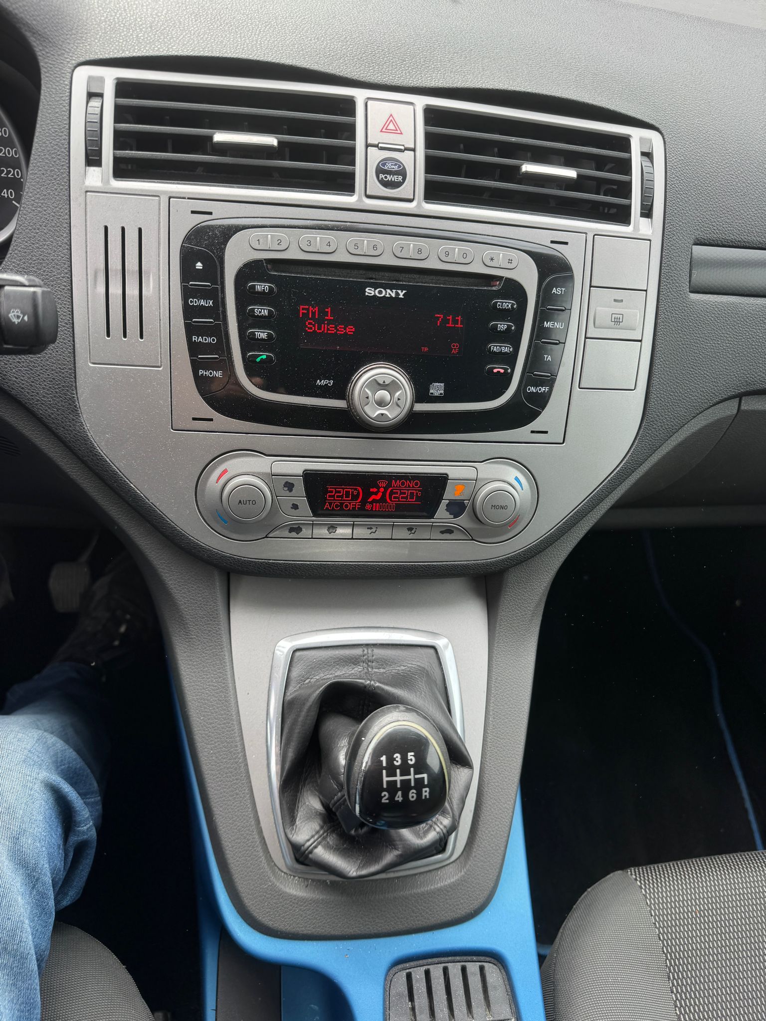 FORD Kuga 2.5 Turbo Carving 4WD-image-8