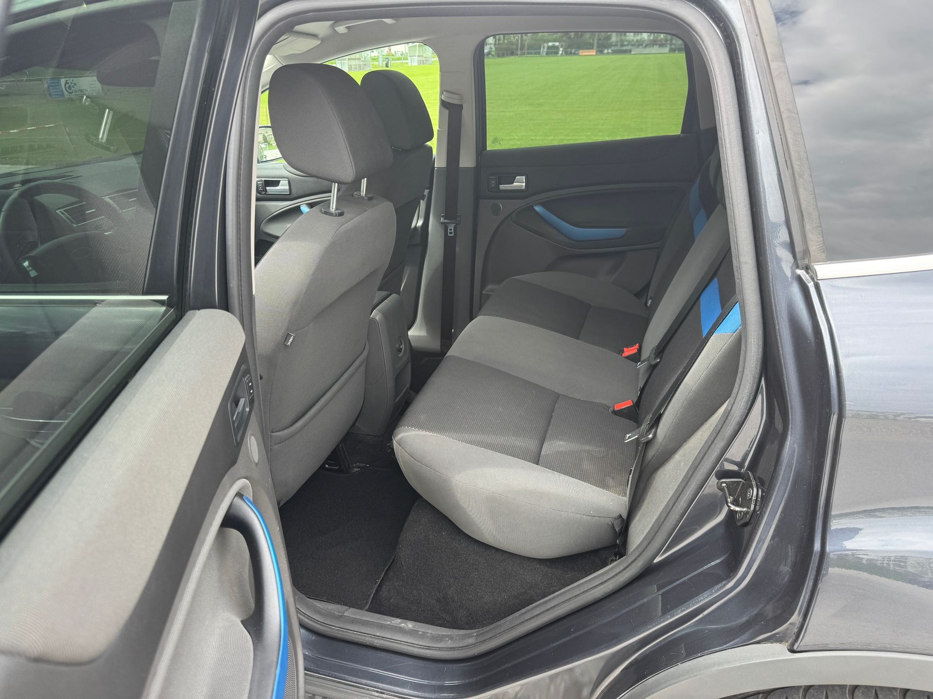 FORD Kuga 2.5 Turbo Carving 4WD-image-9