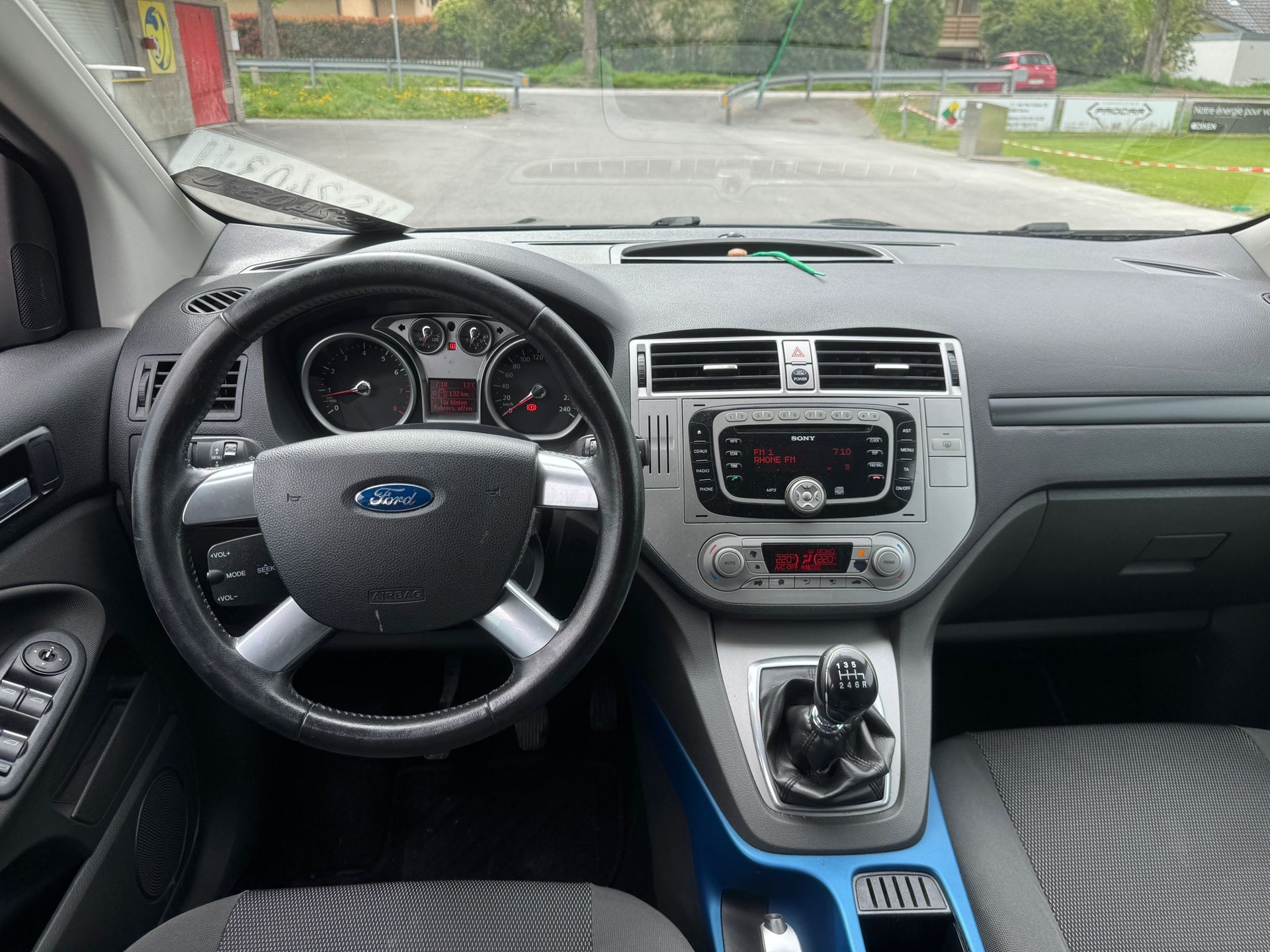 FORD Kuga 2.5 Turbo Carving 4WD-image-7